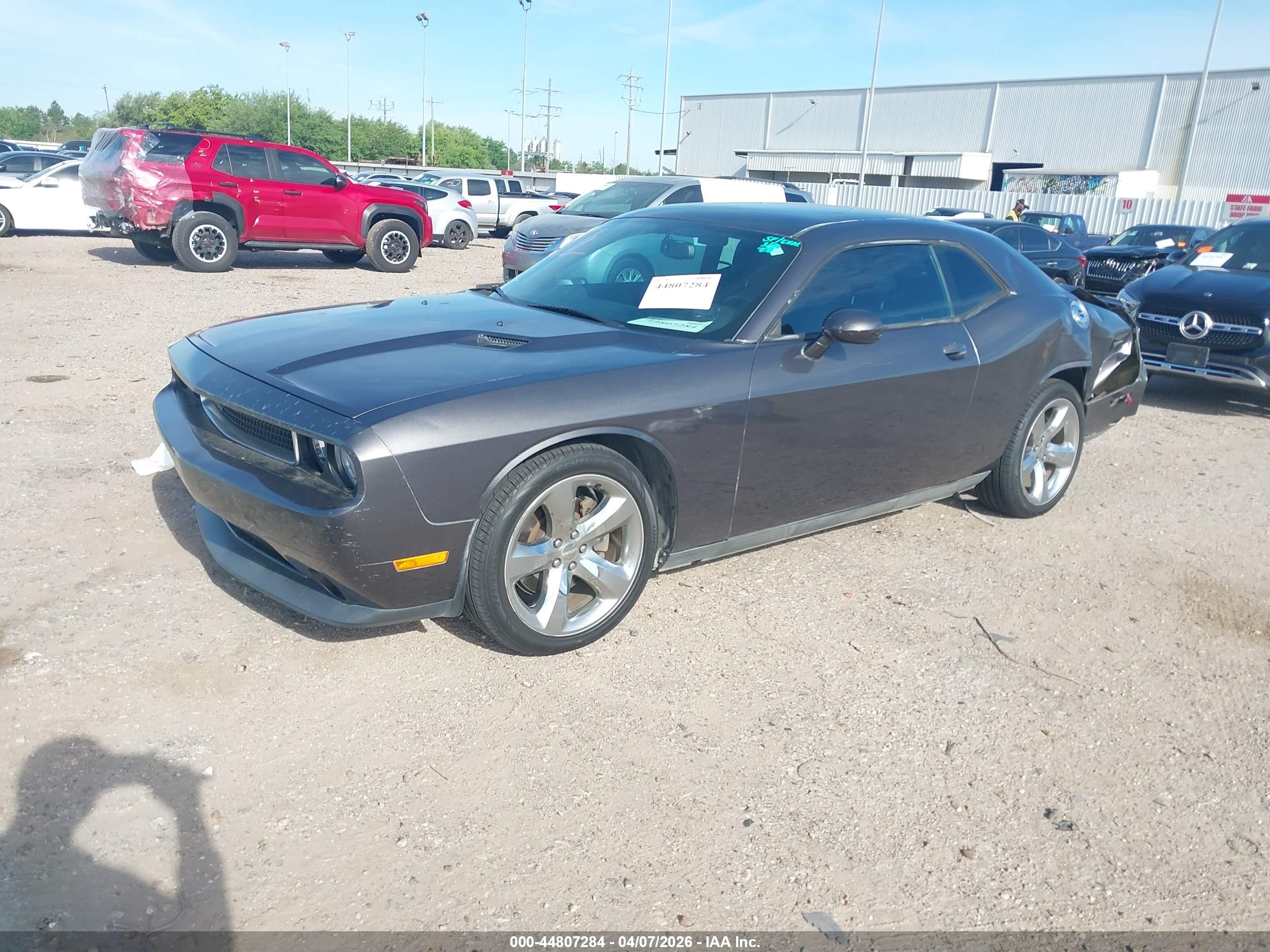 DODGE CHALLENGER image 2