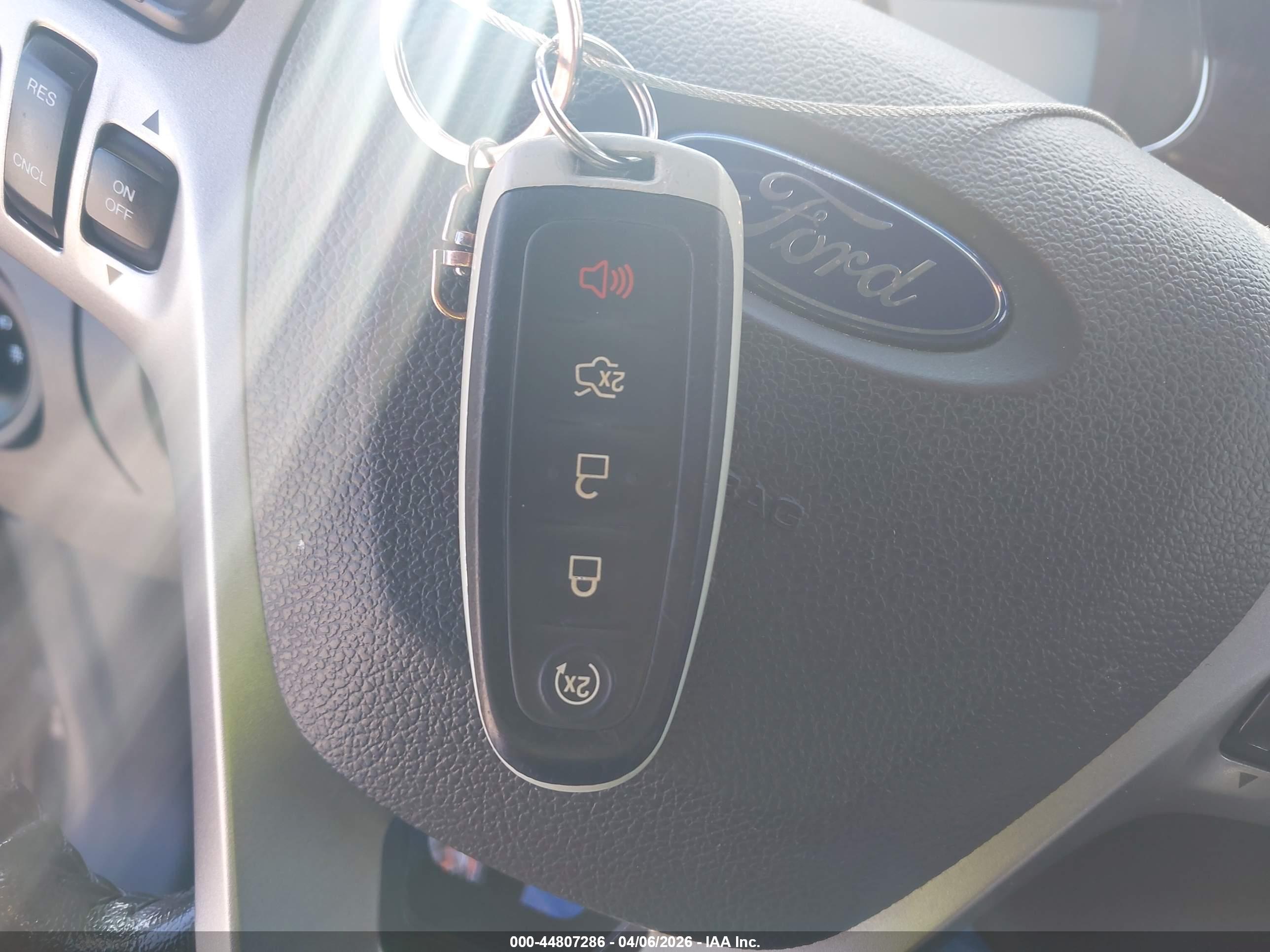 FORD TAURUS image 11