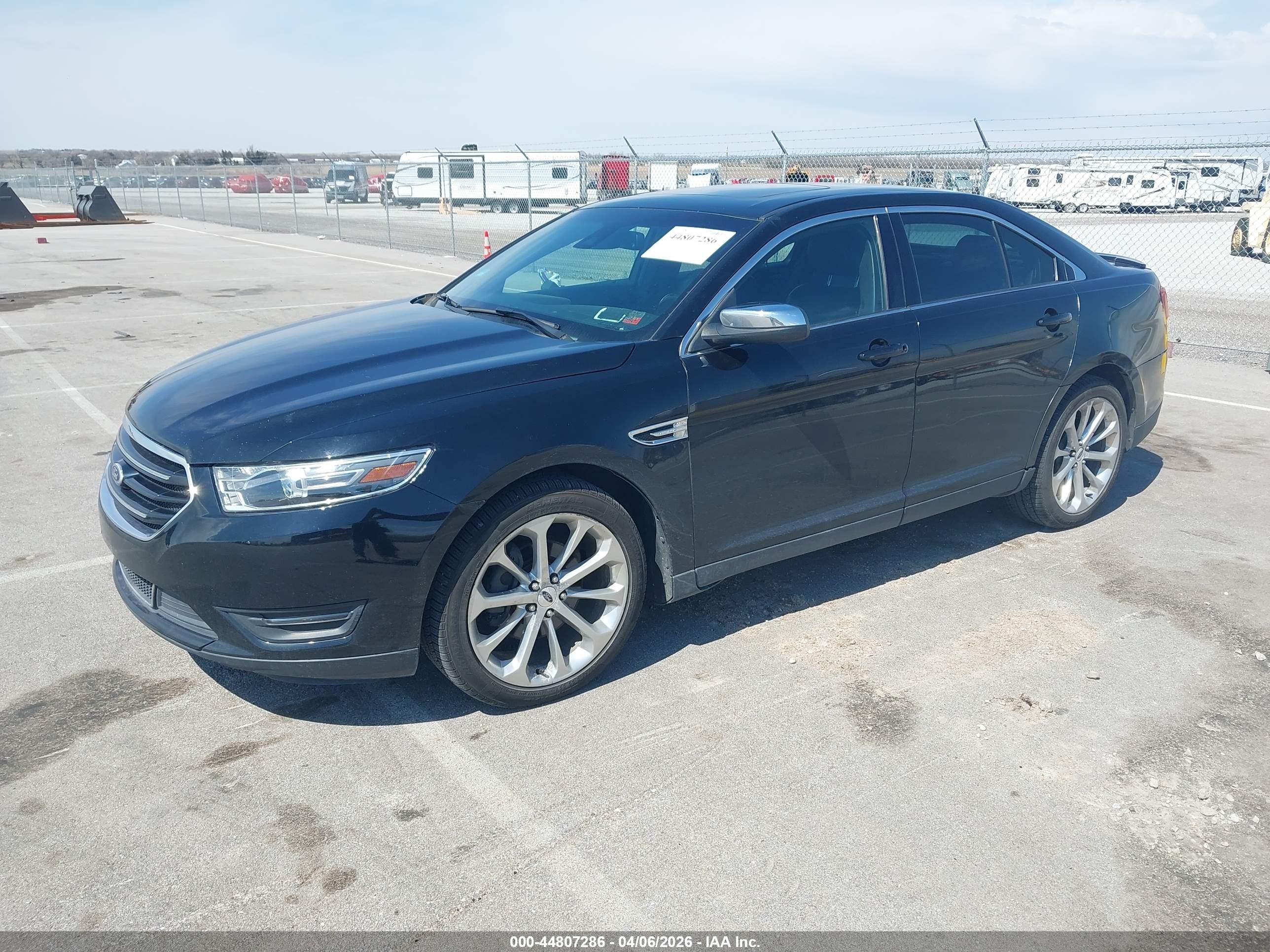 FORD TAURUS image 2