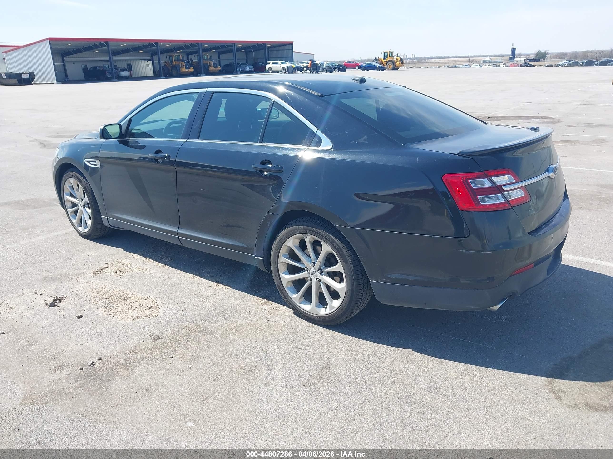 FORD TAURUS image 3