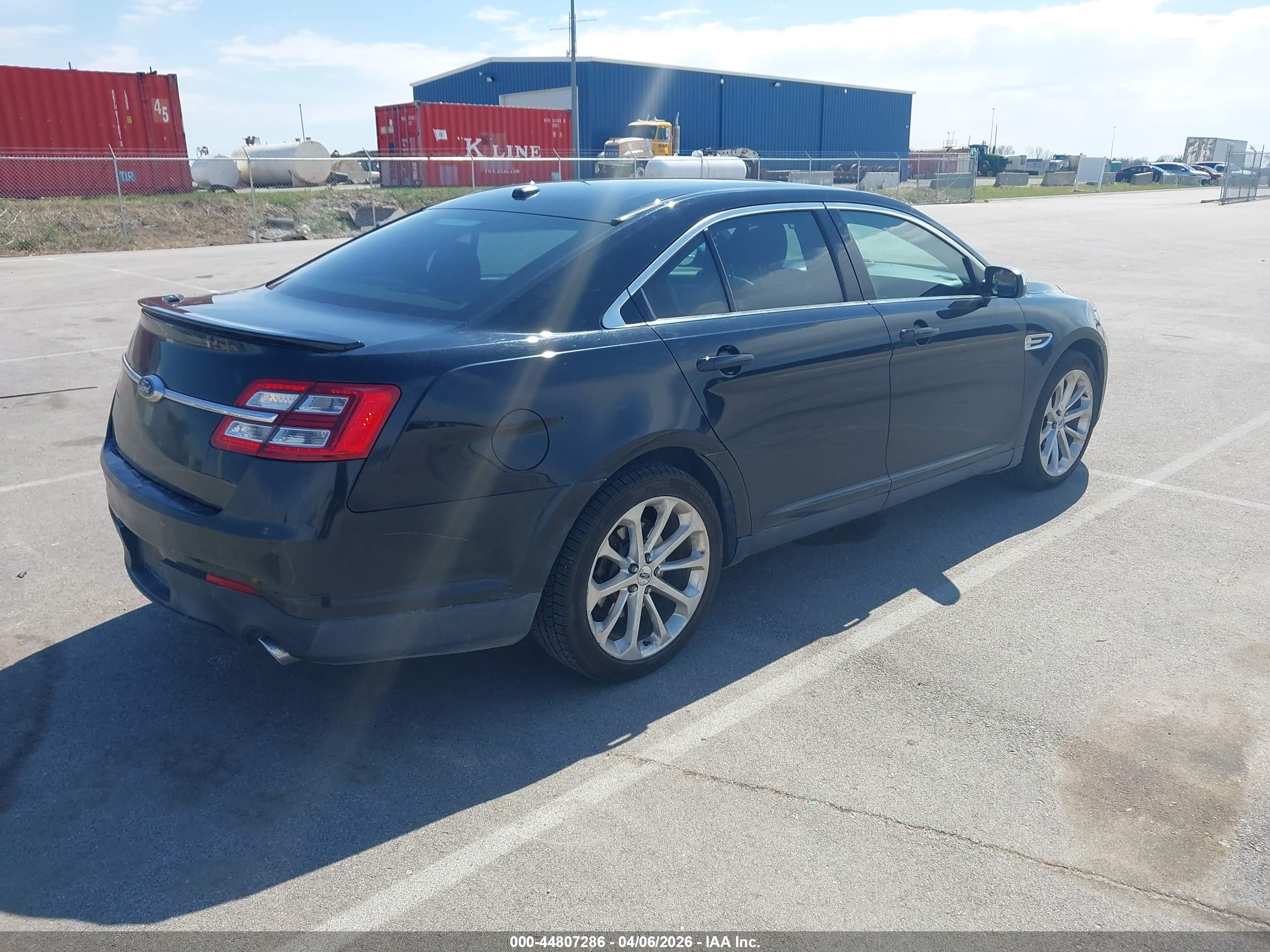 FORD TAURUS image 4