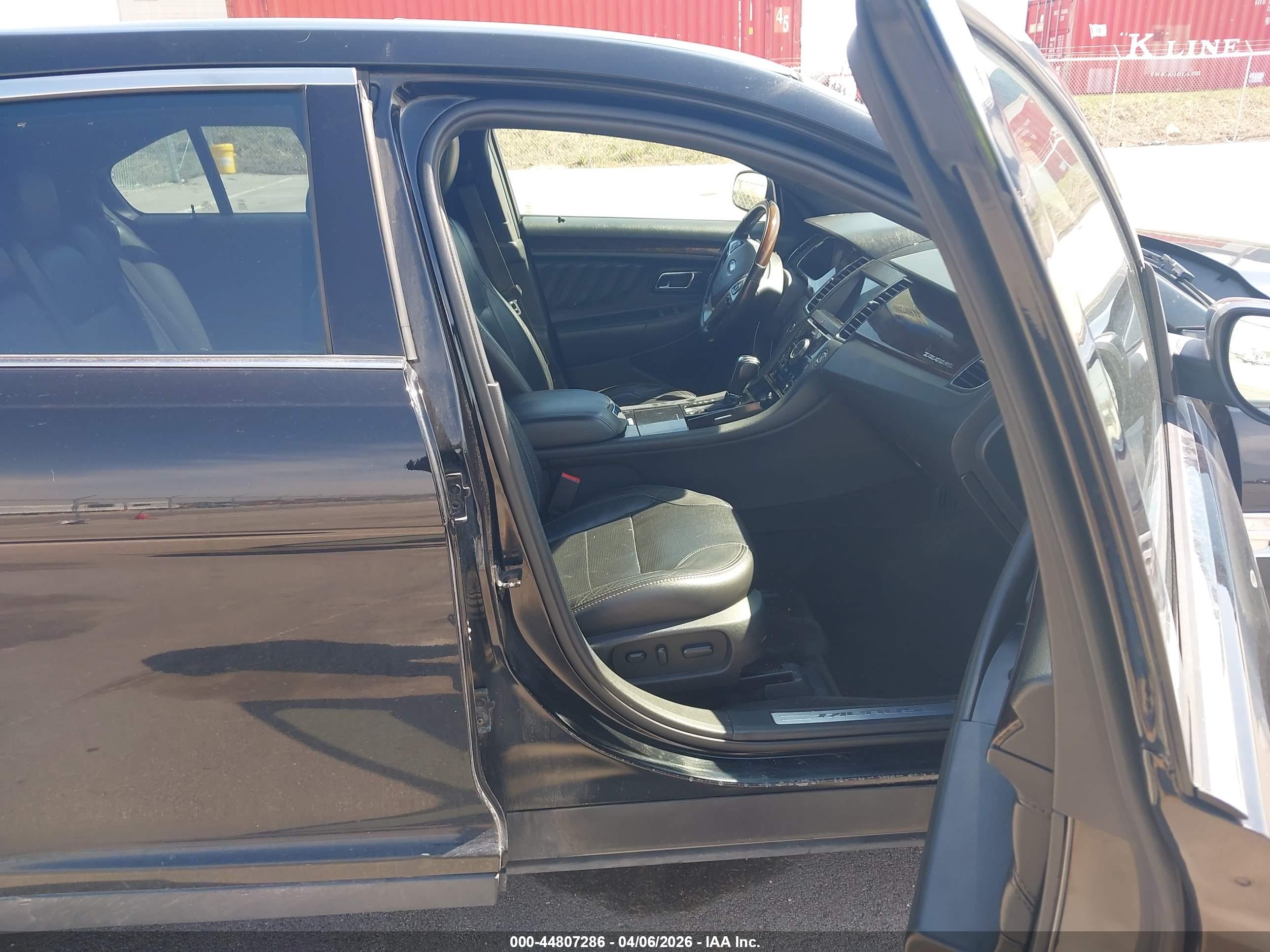 FORD TAURUS image 5