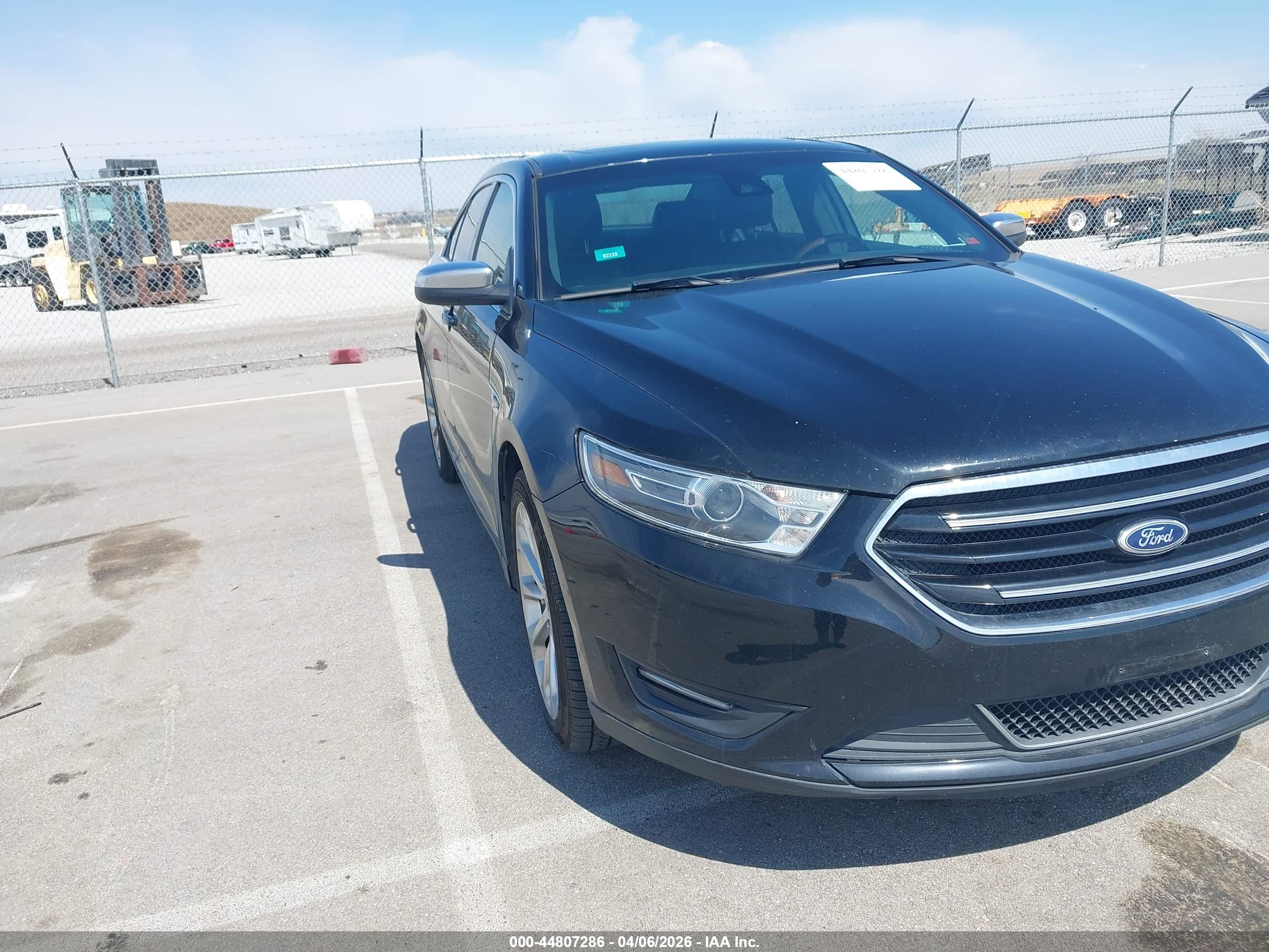 FORD TAURUS image 6