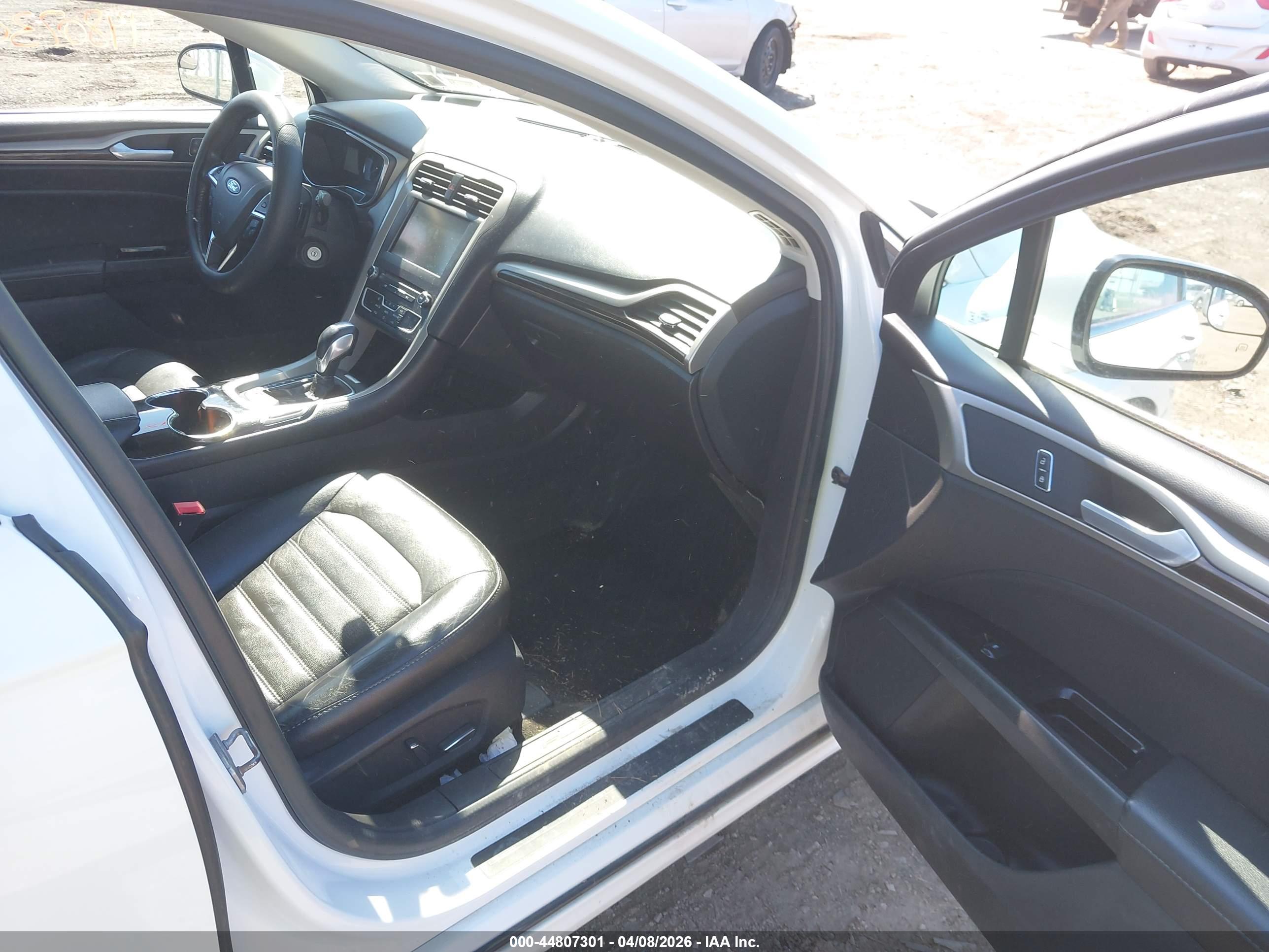 FORD FUSION image 5