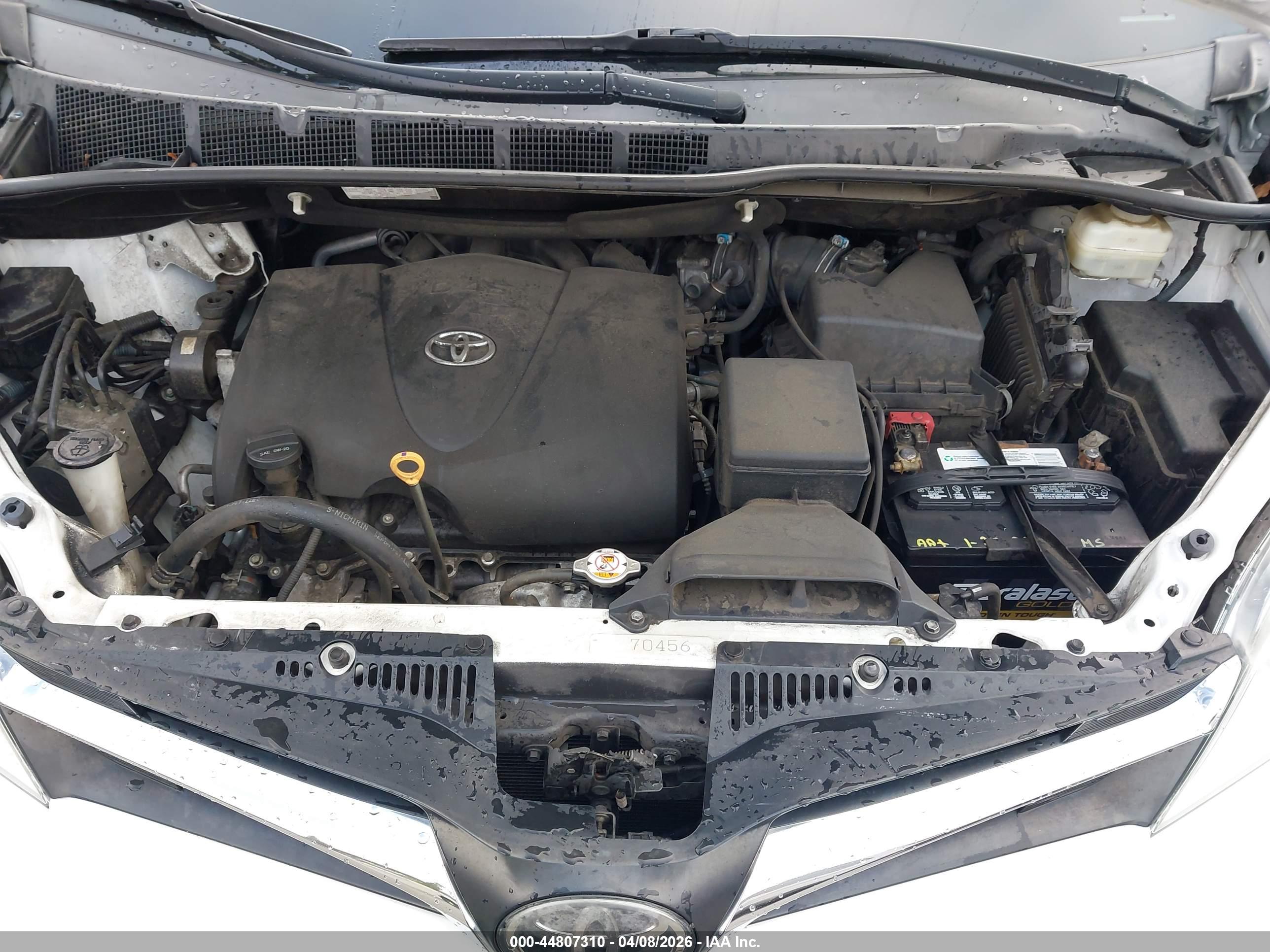 TOYOTA SIENNA image 10
