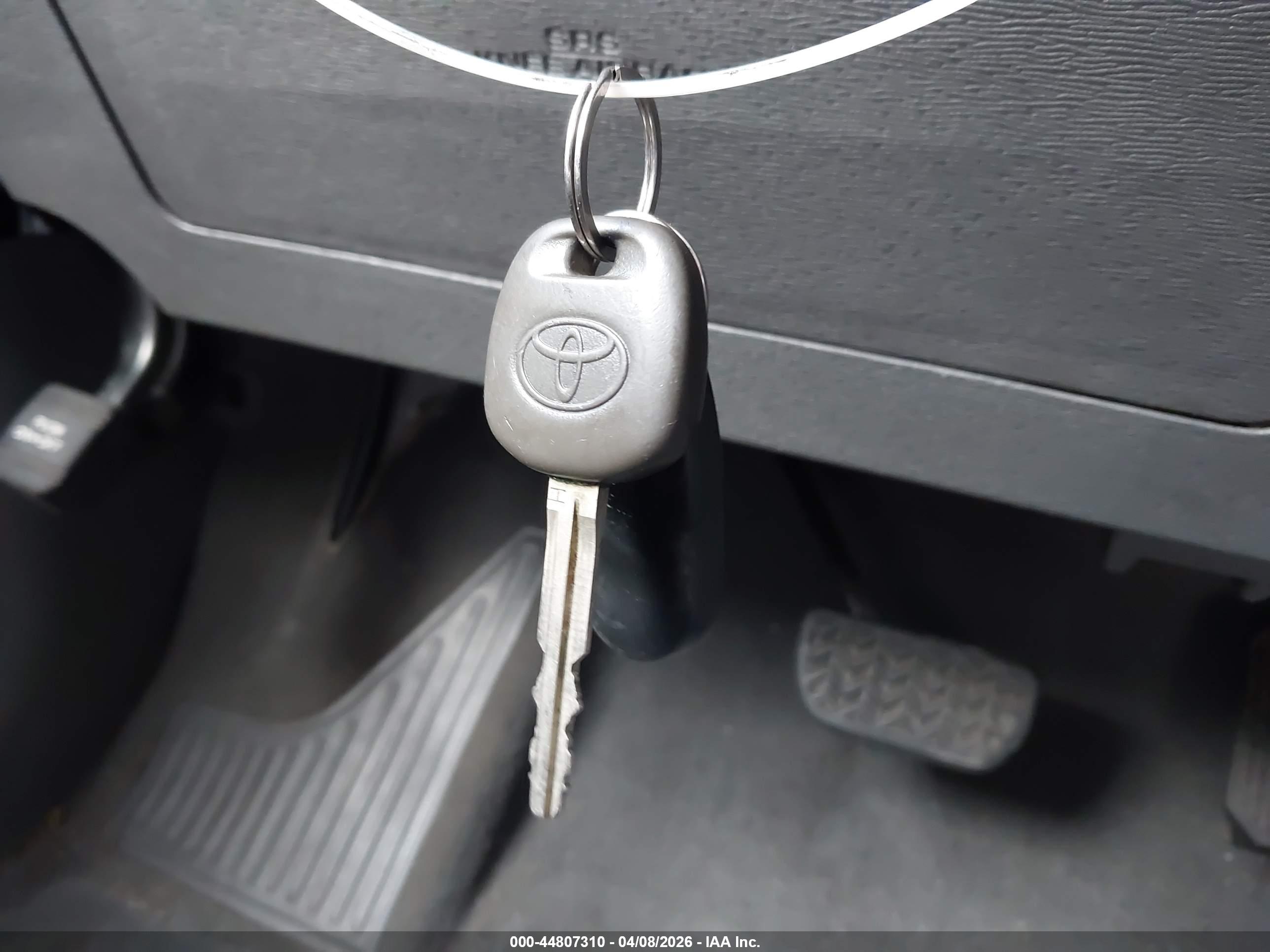 TOYOTA SIENNA image 11