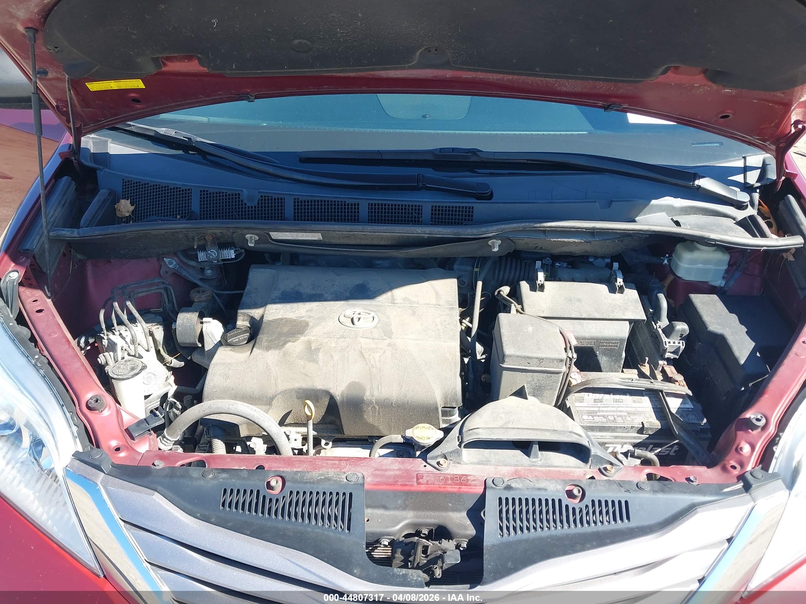 TOYOTA SIENNA image 10