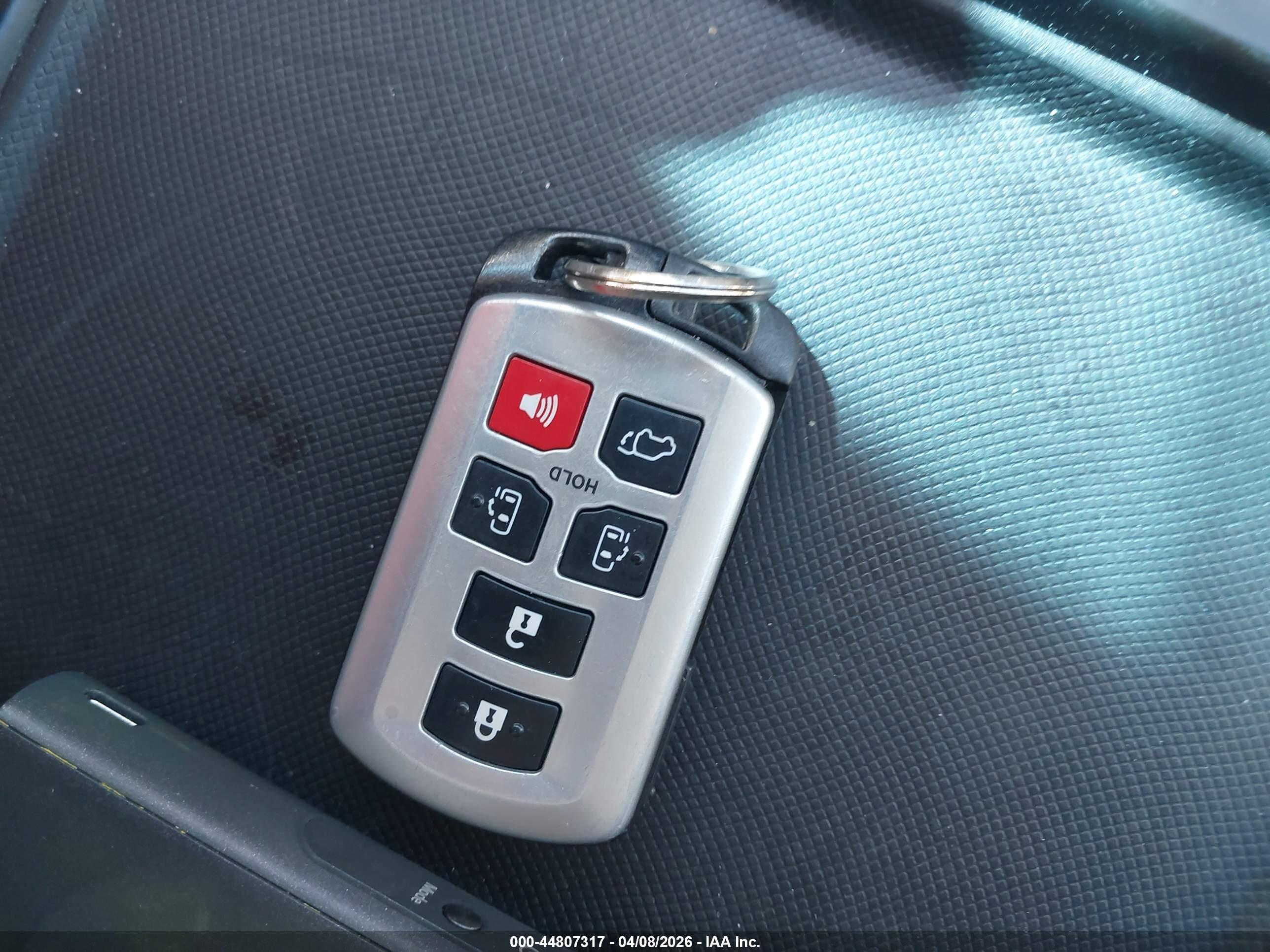 TOYOTA SIENNA image 11