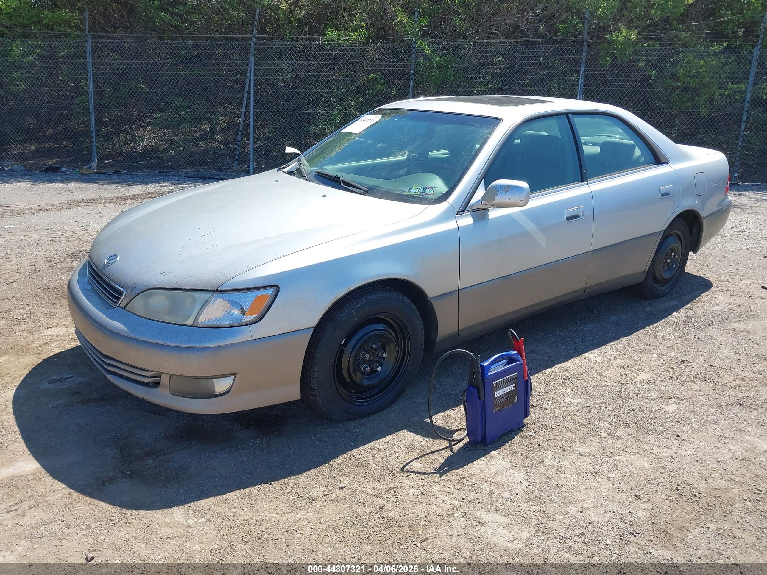 LEXUS ES image 2