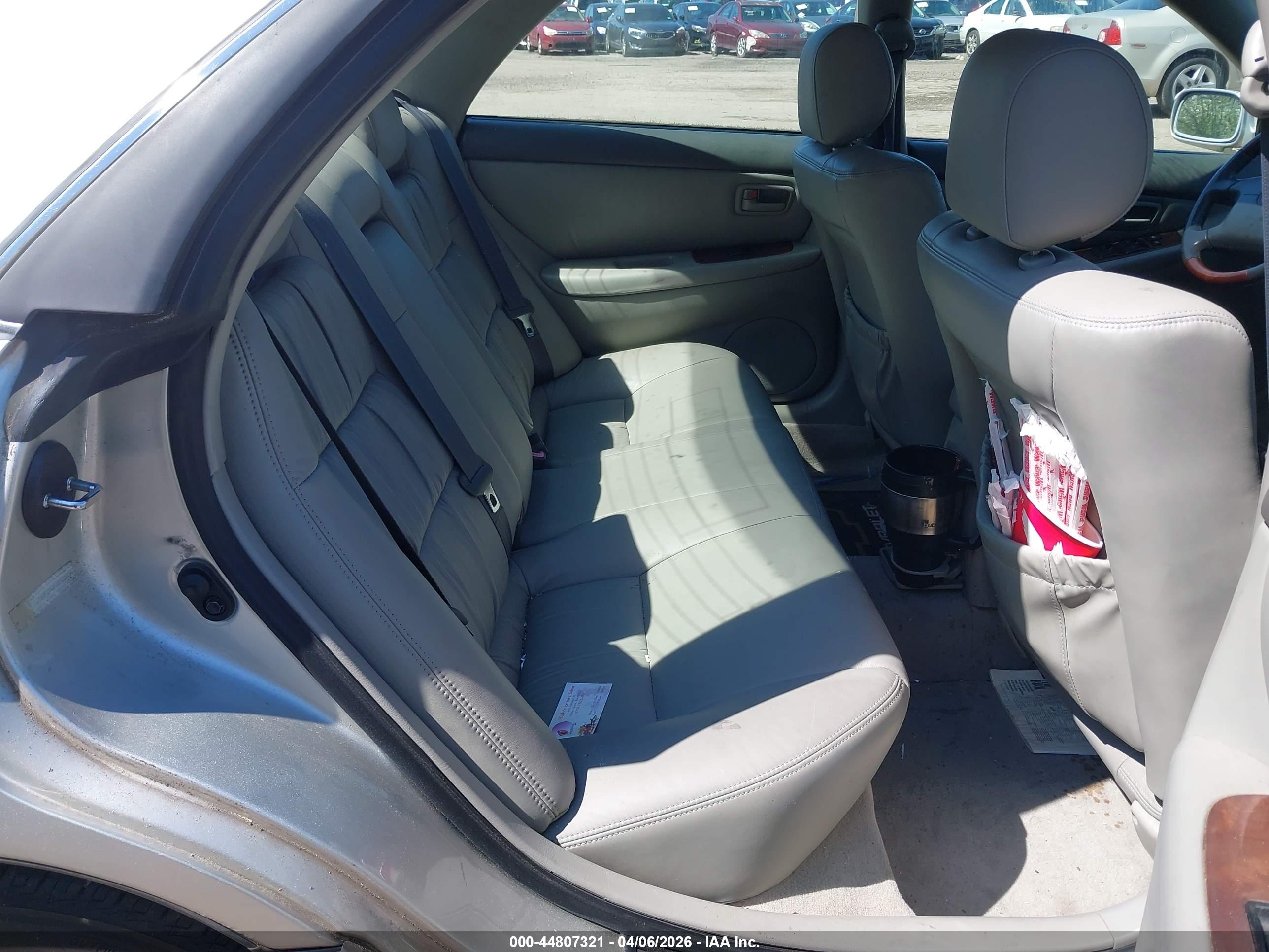 LEXUS ES image 8