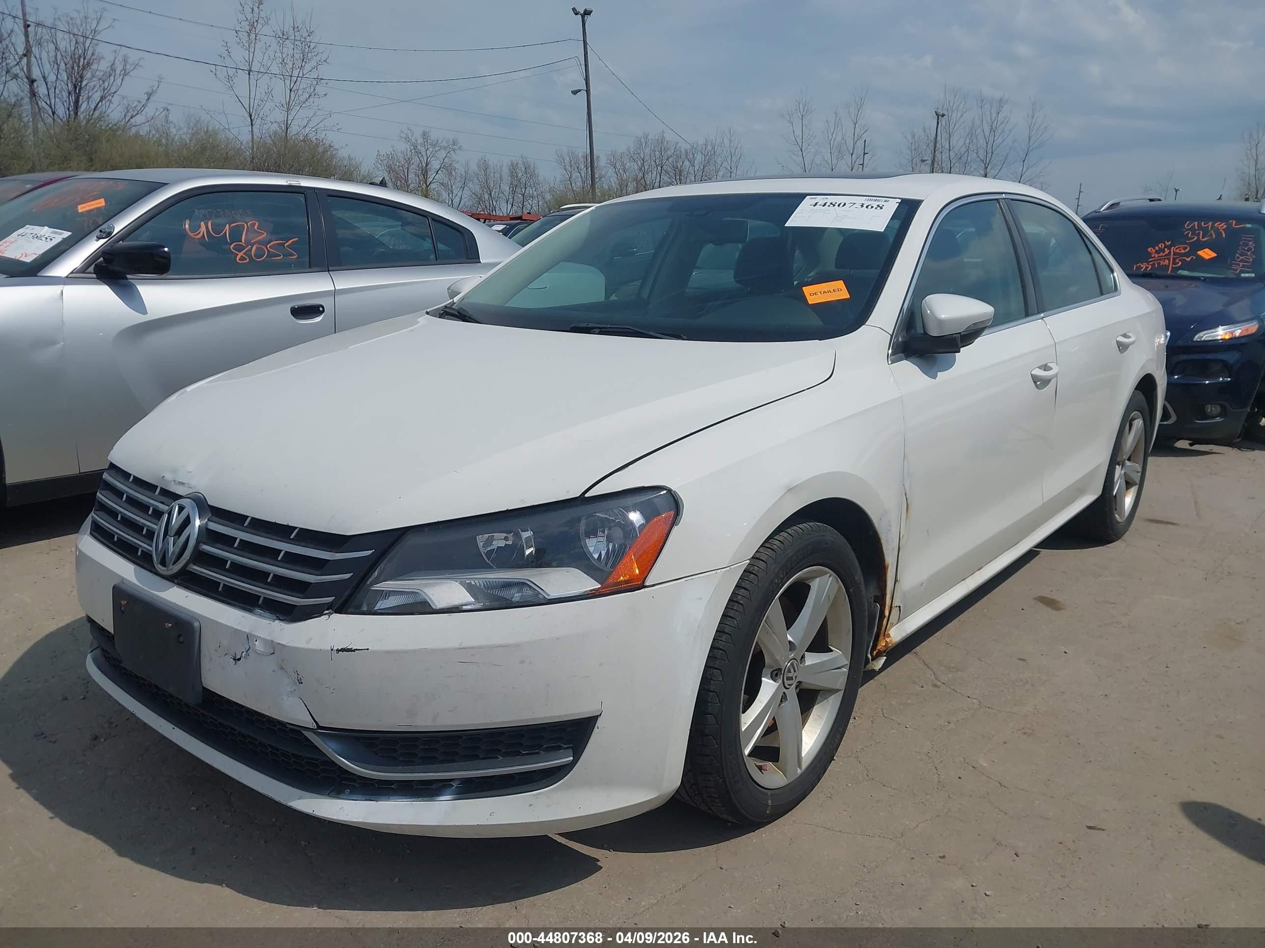 VOLKSWAGEN PASSAT image 2