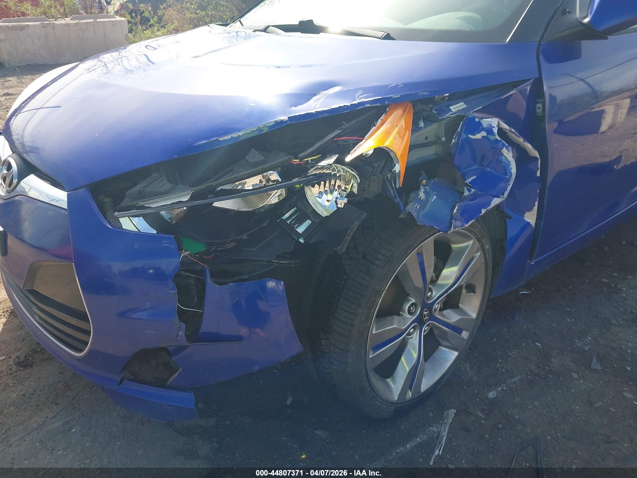 HYUNDAI VELOSTER image 6