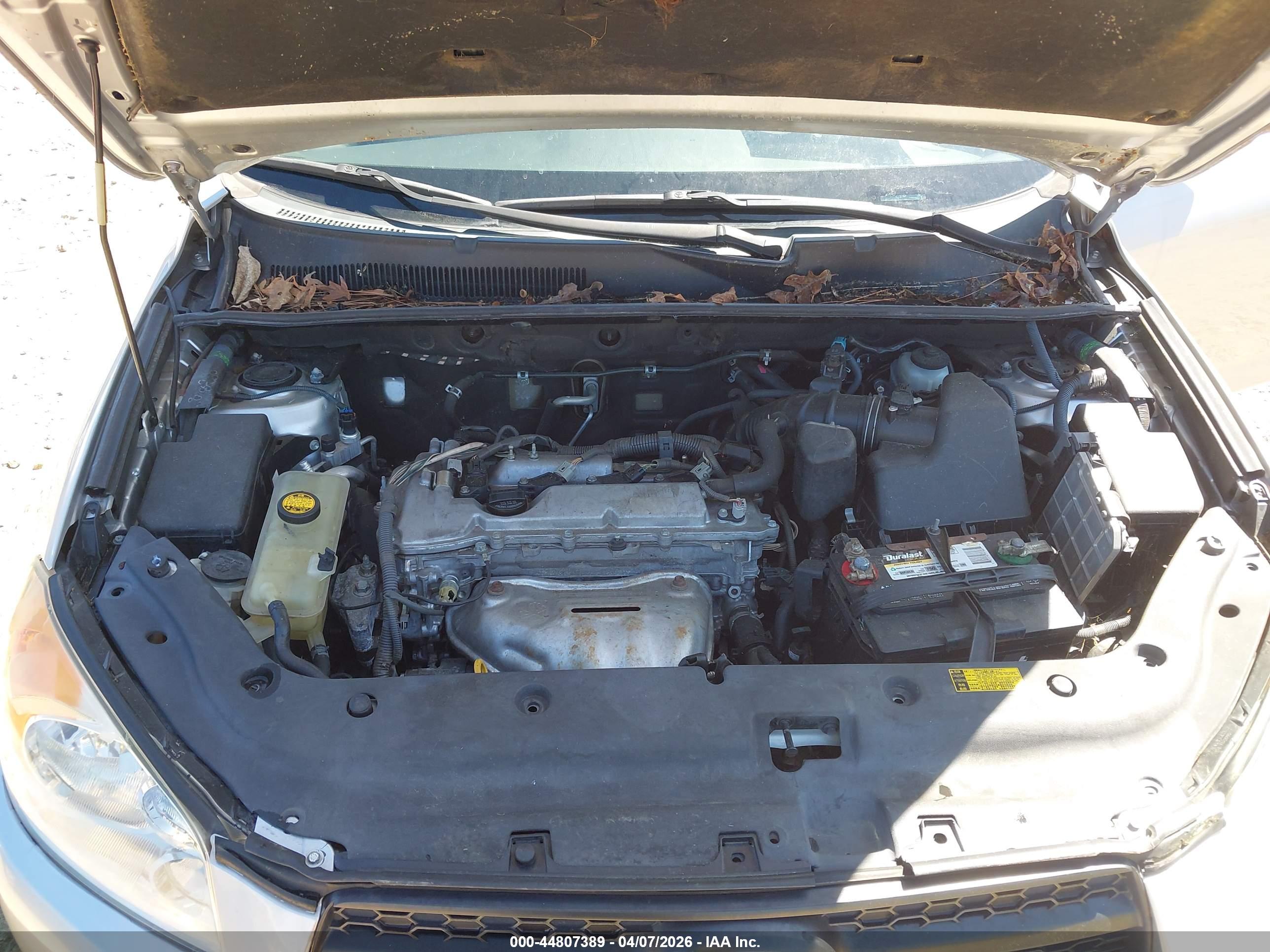 TOYOTA RAV4 image 10