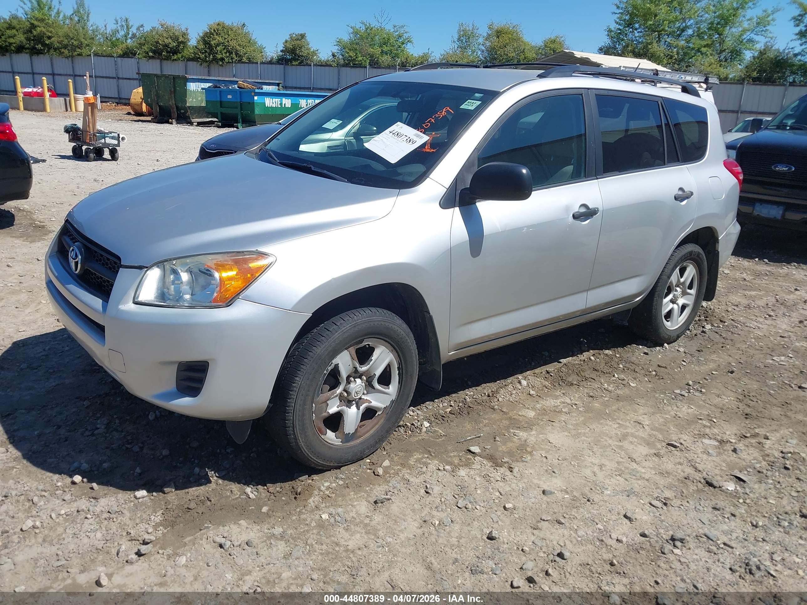 TOYOTA RAV4 image 2