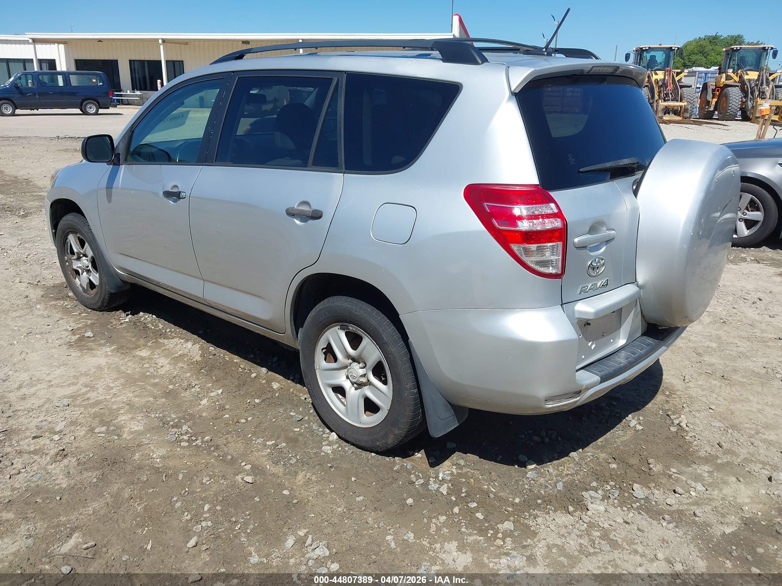 TOYOTA RAV4 image 3