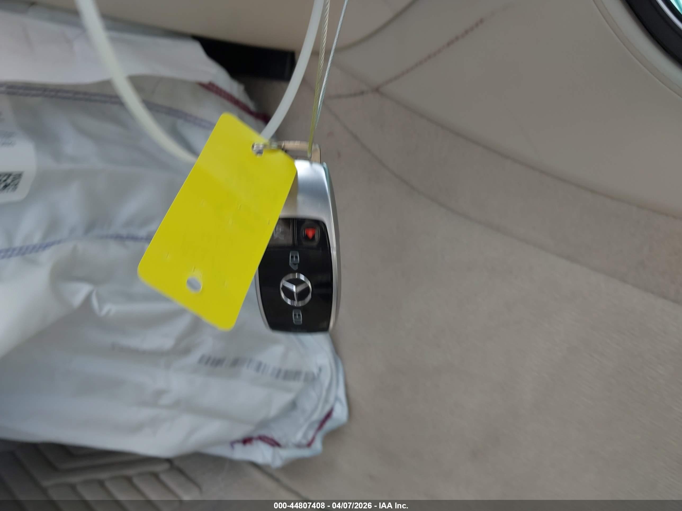 MERCEDES-BENZ E image 11