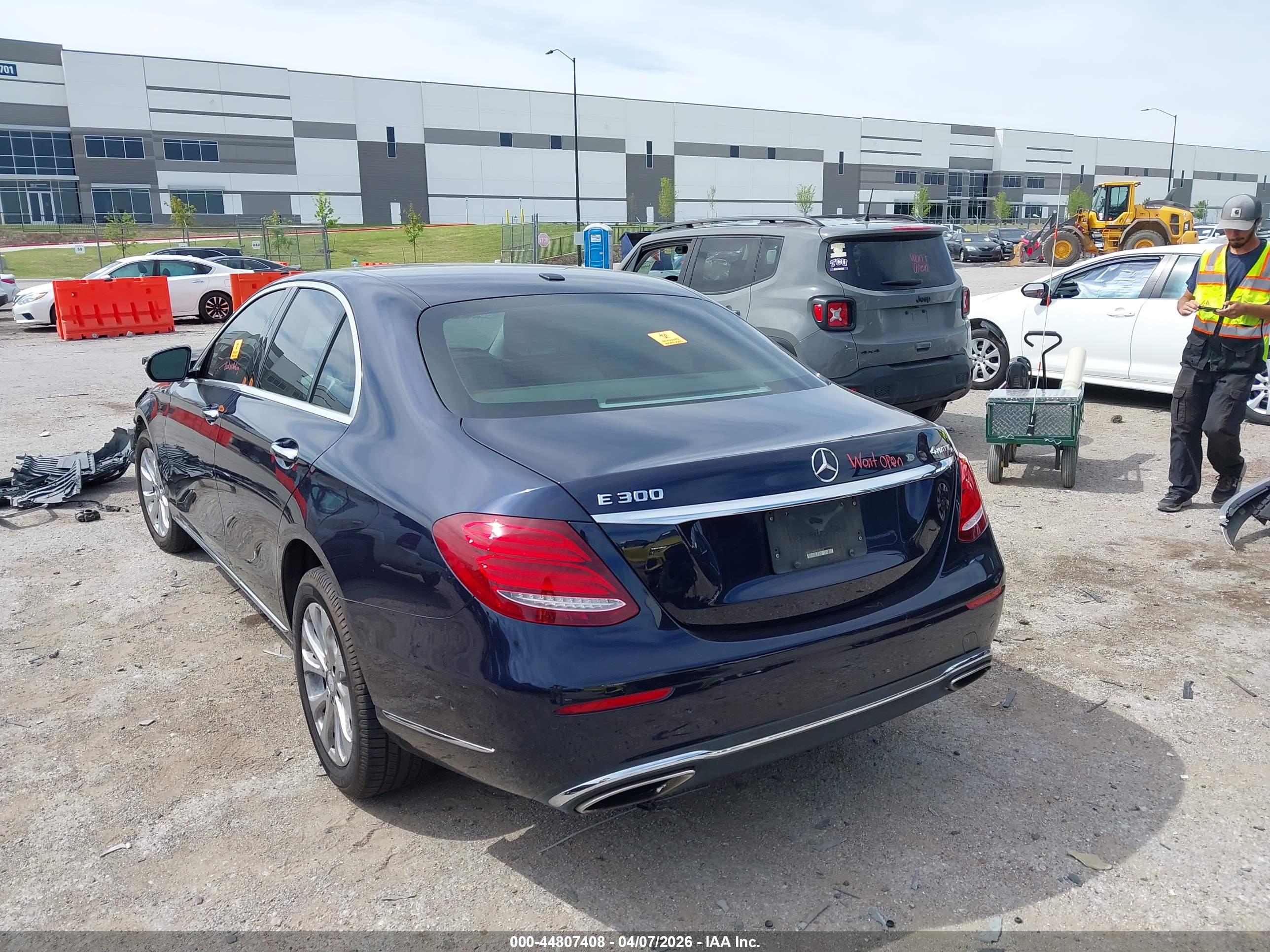 MERCEDES-BENZ E image 3