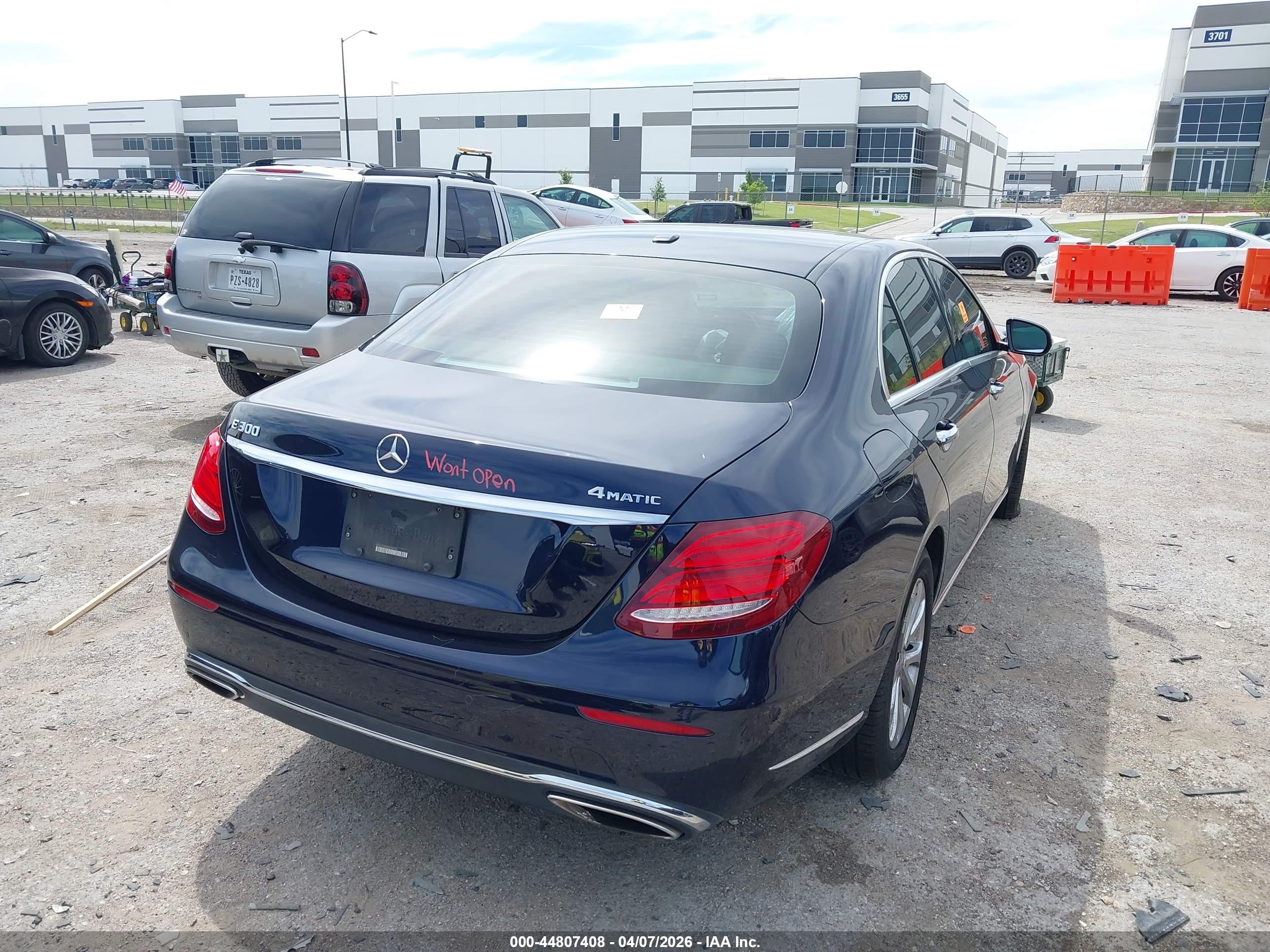 MERCEDES-BENZ E image 4