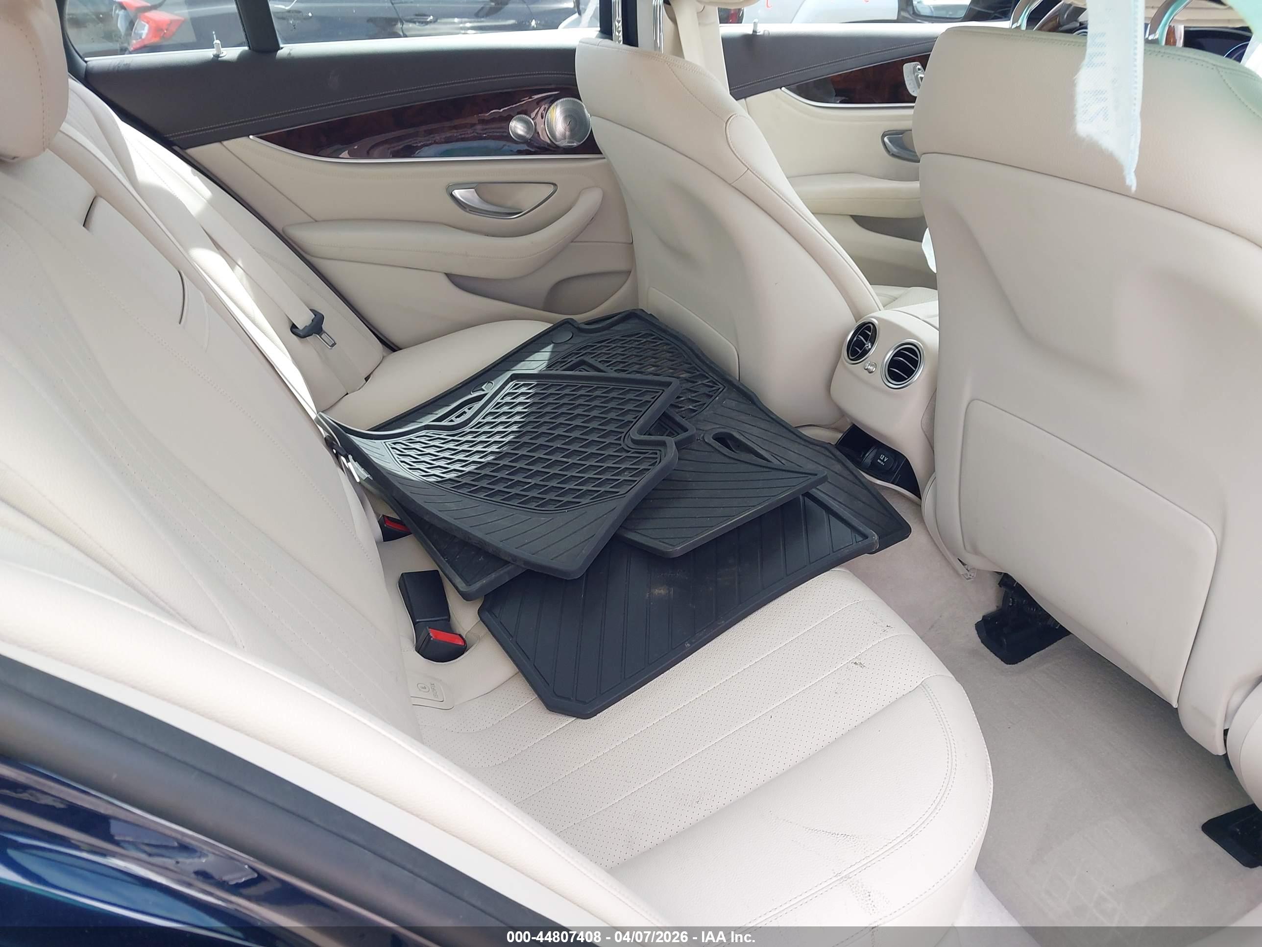 MERCEDES-BENZ E image 8