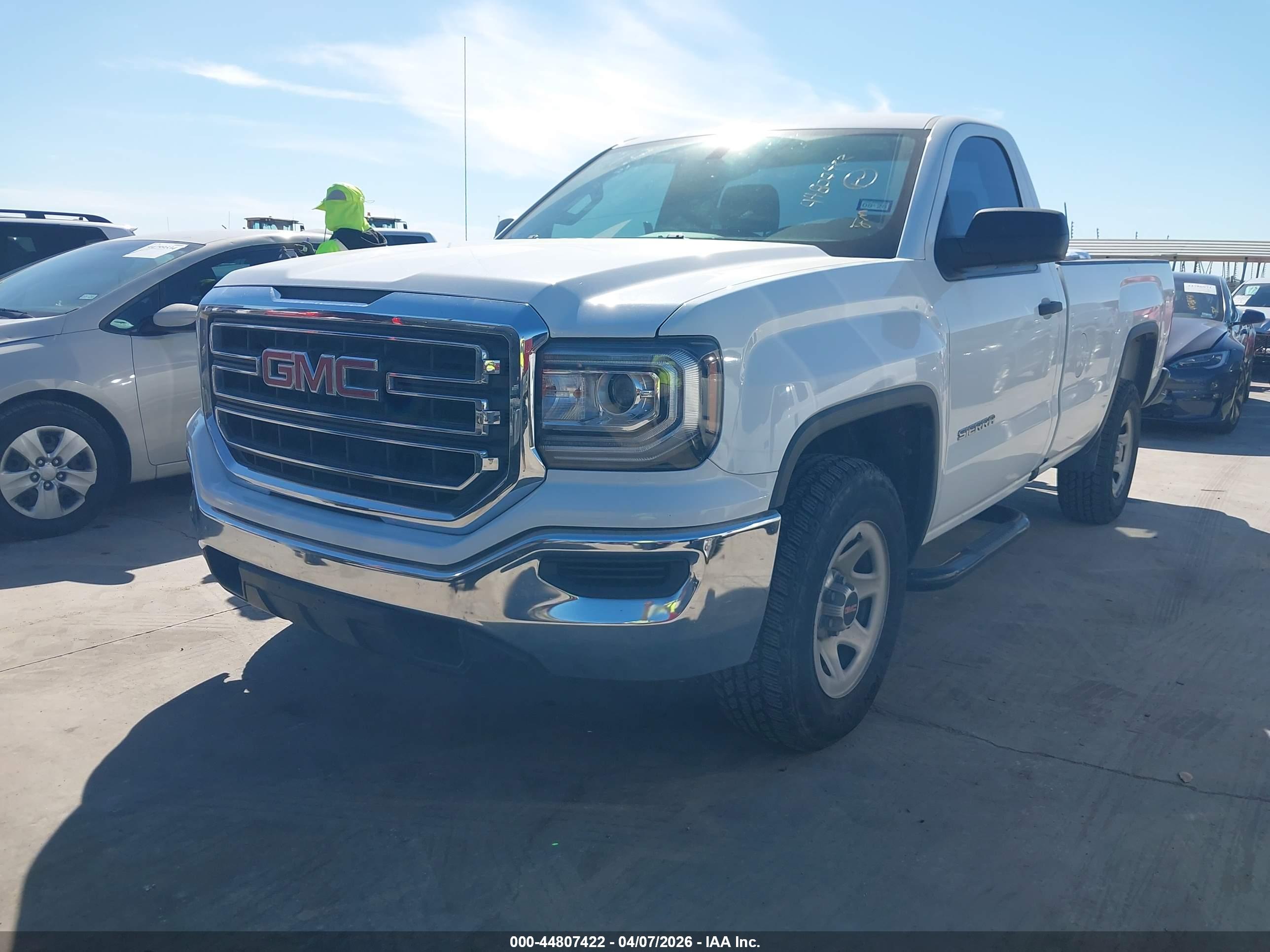 GMC SIERRA image 2