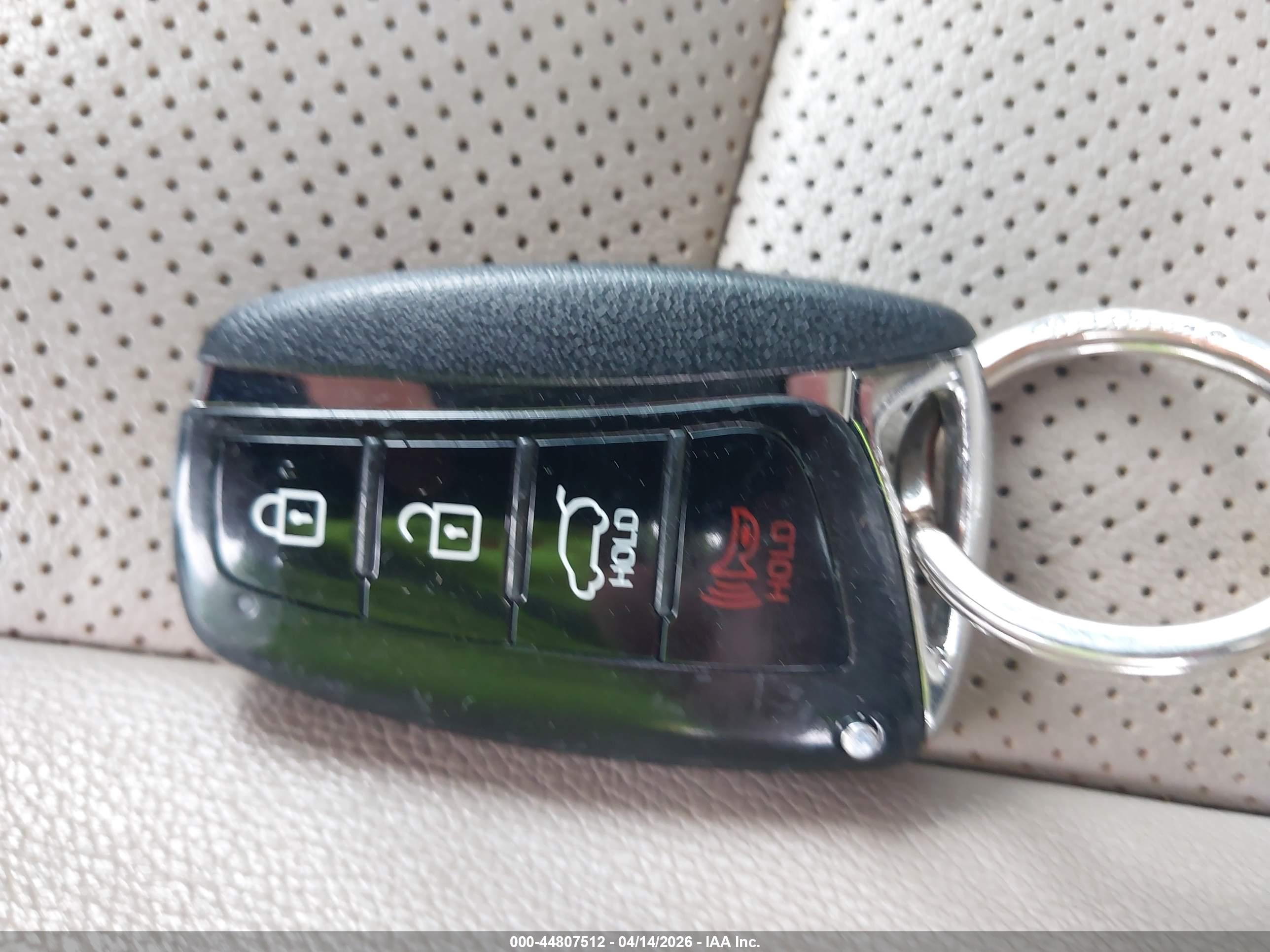 HYUNDAI SANTA image 11