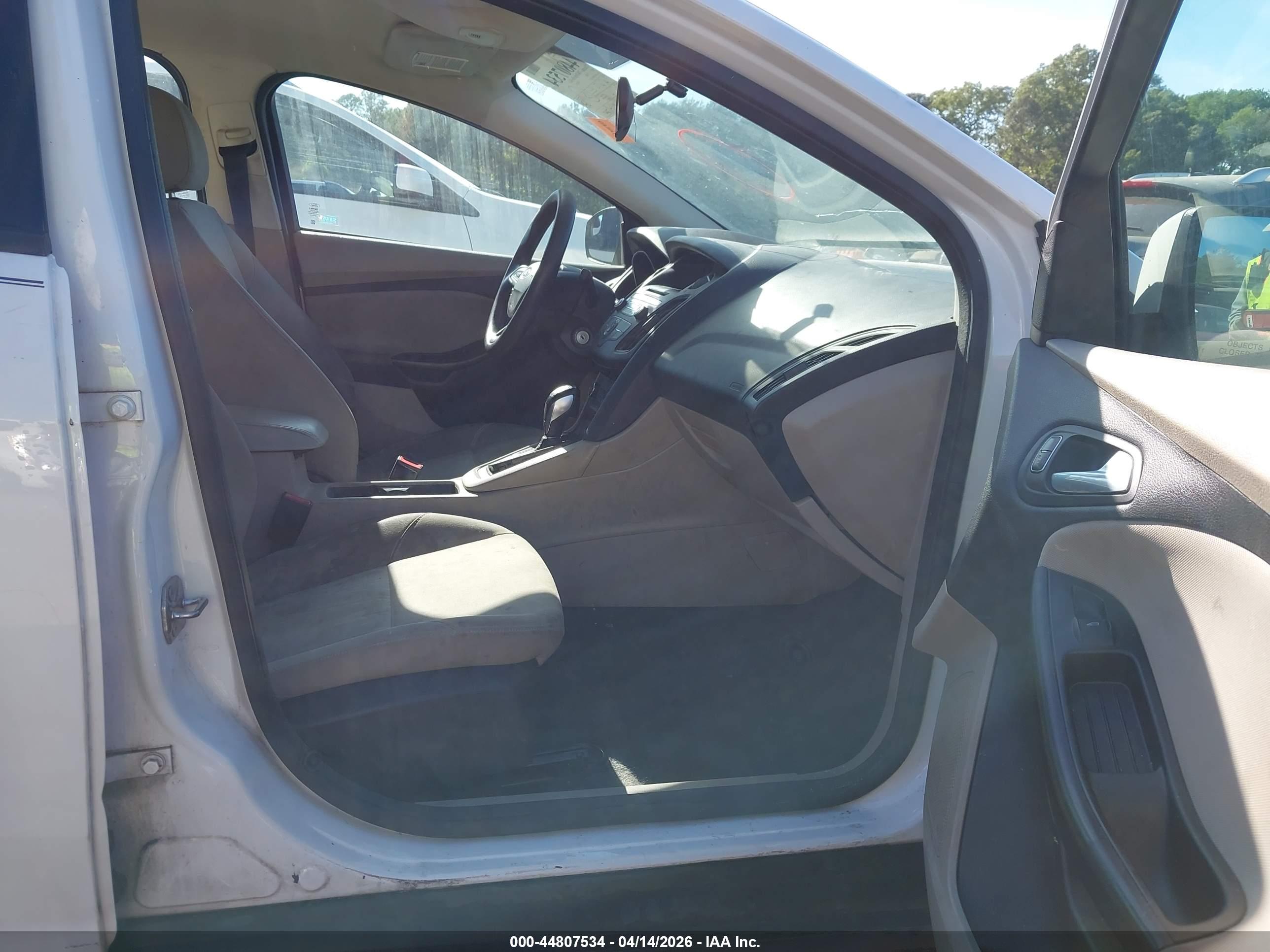 FORD FOCUS image 5