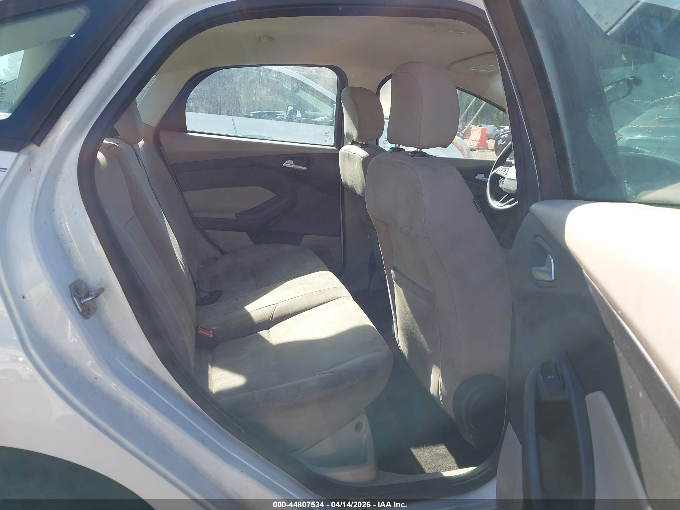 FORD FOCUS image 8