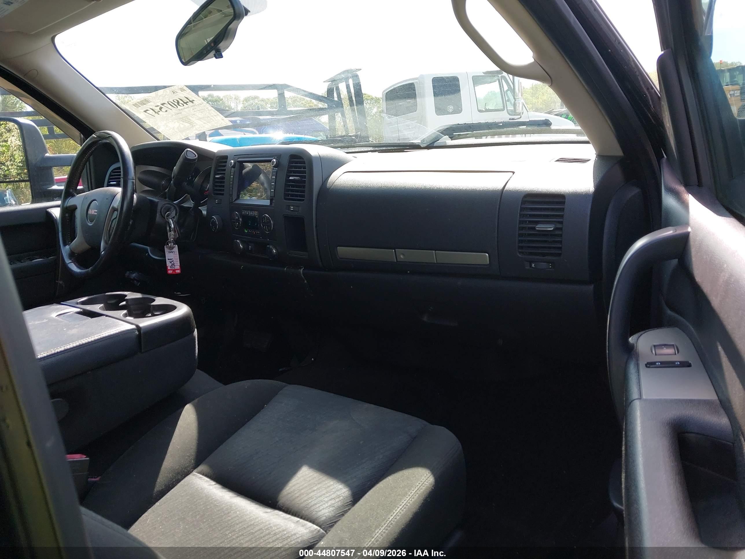 GMC SIERRA image 5