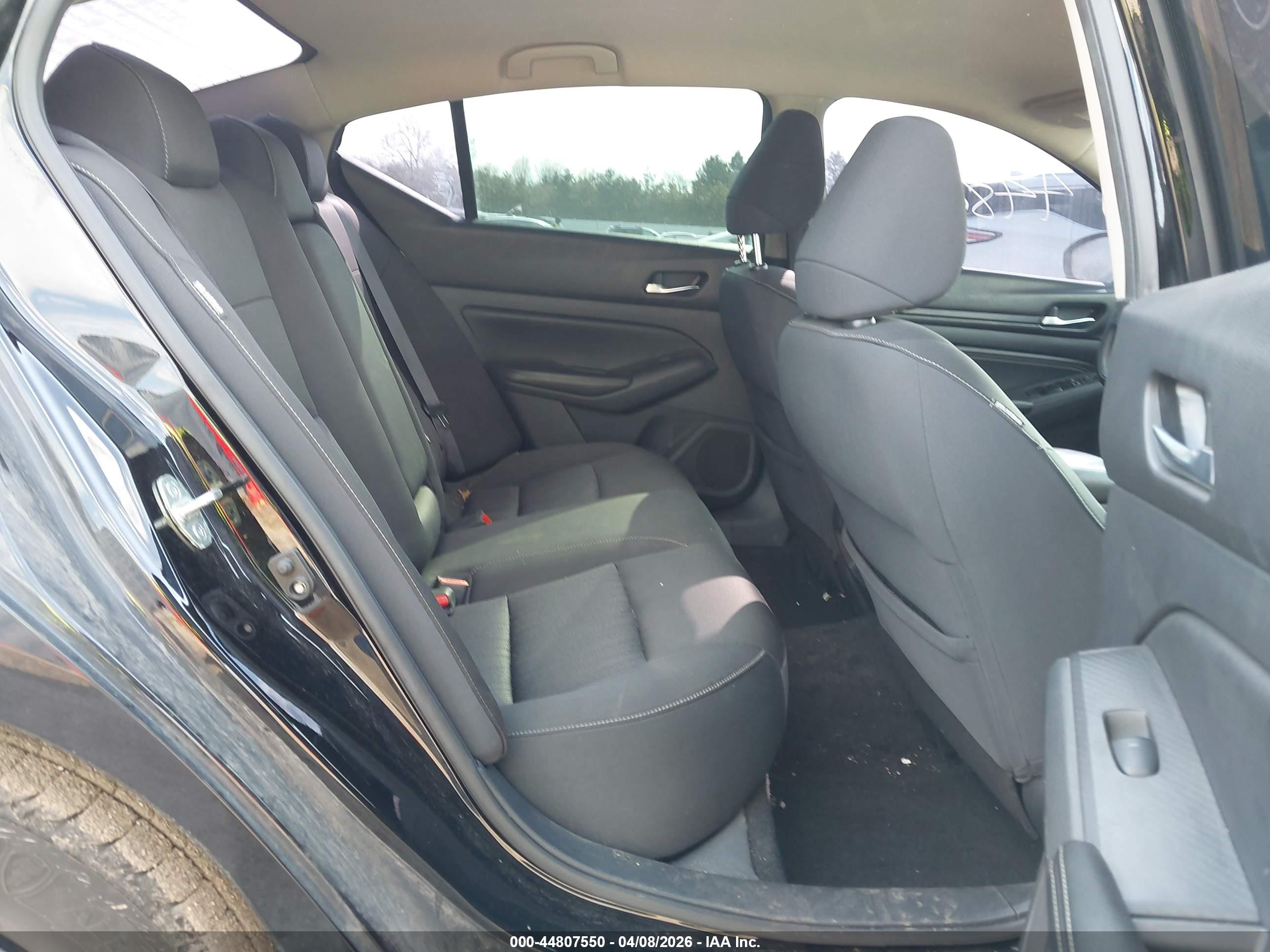 NISSAN ALTIMA image 8