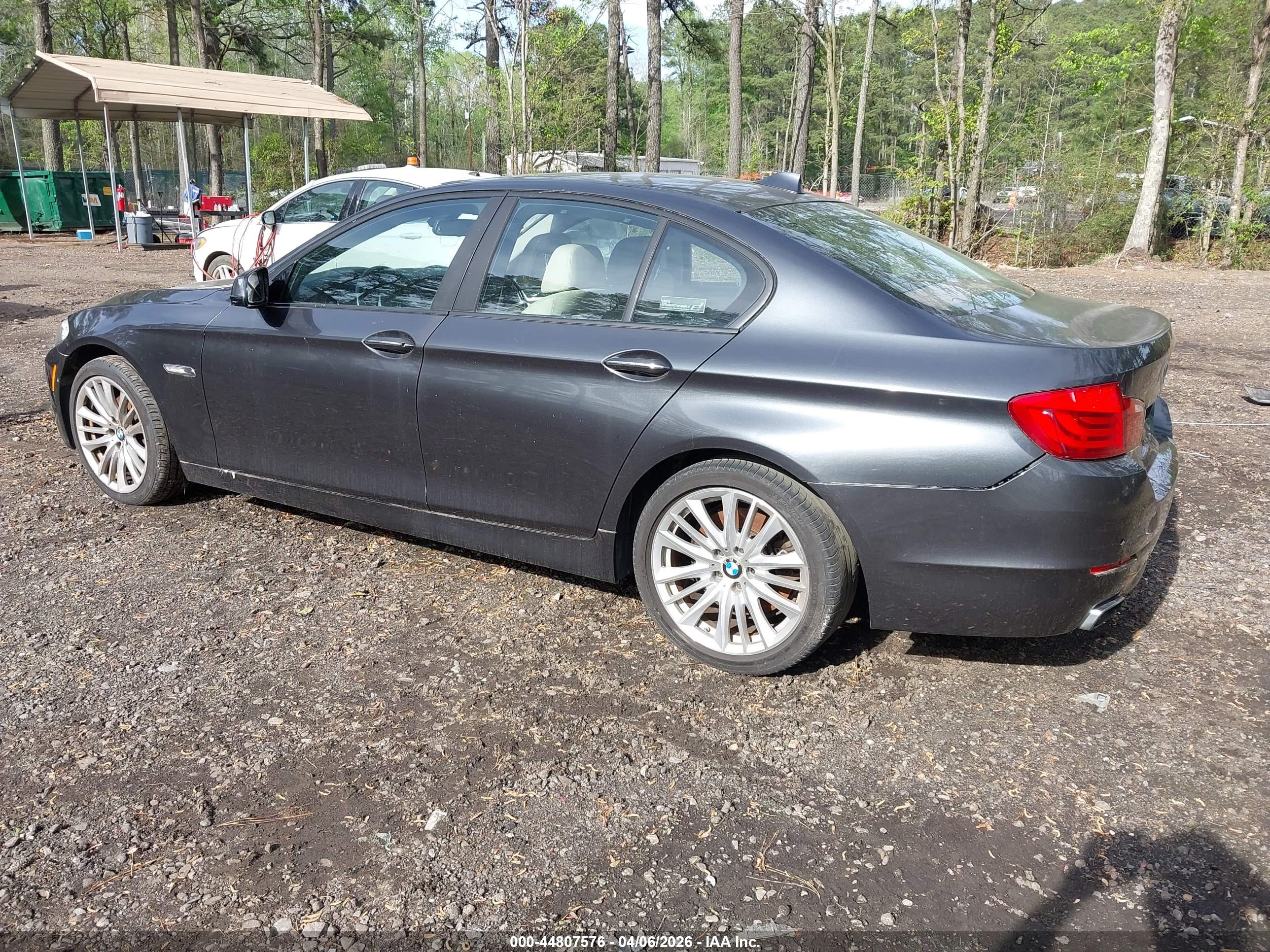 BMW 550I image 3