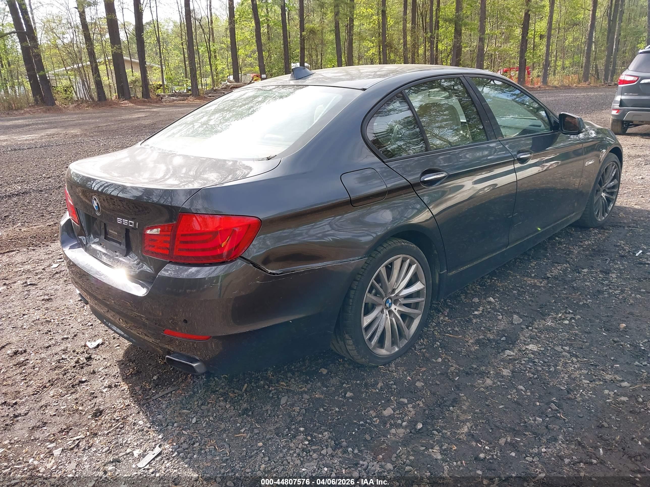 BMW 550I image 4