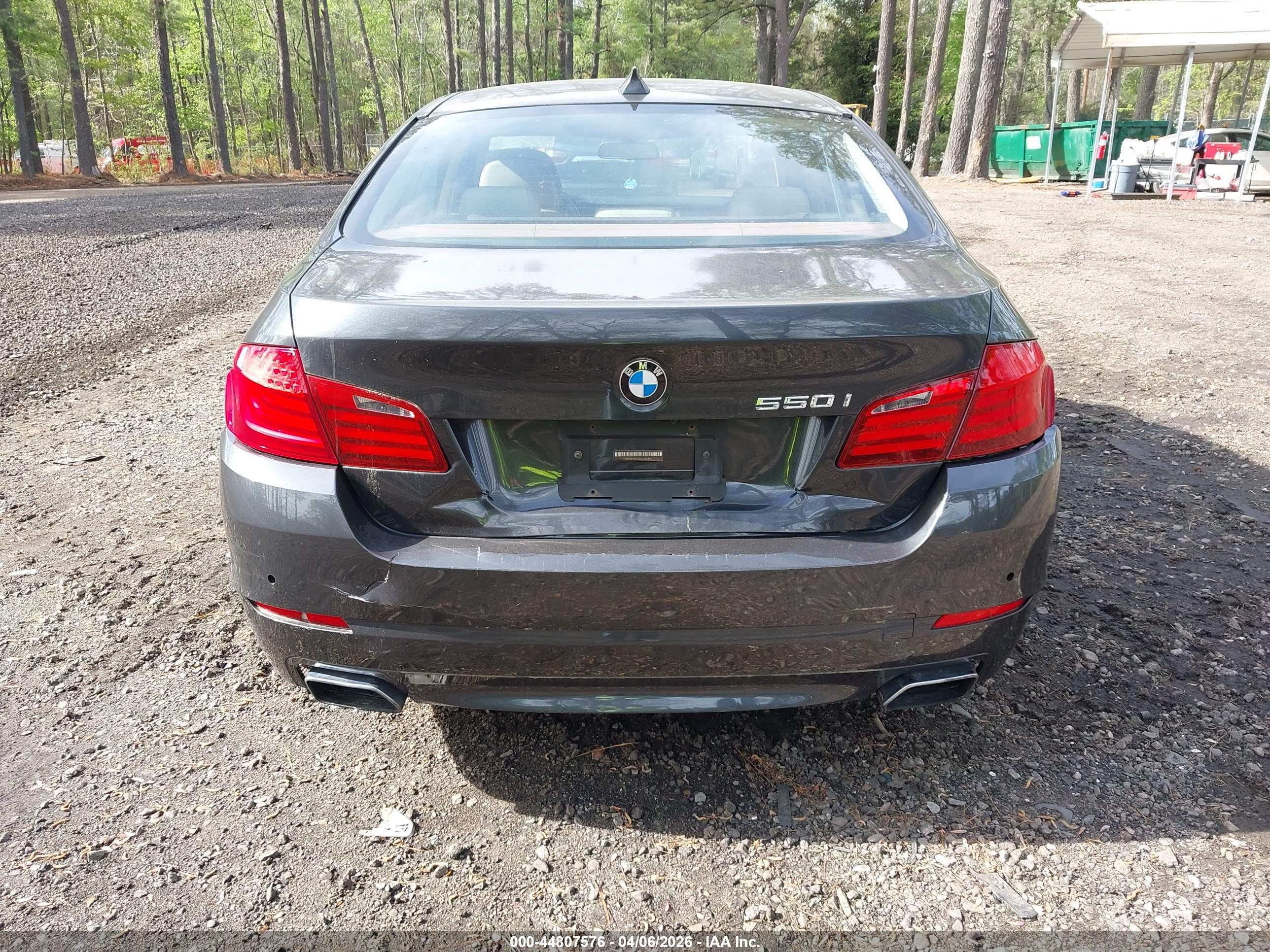 BMW 550I image 6