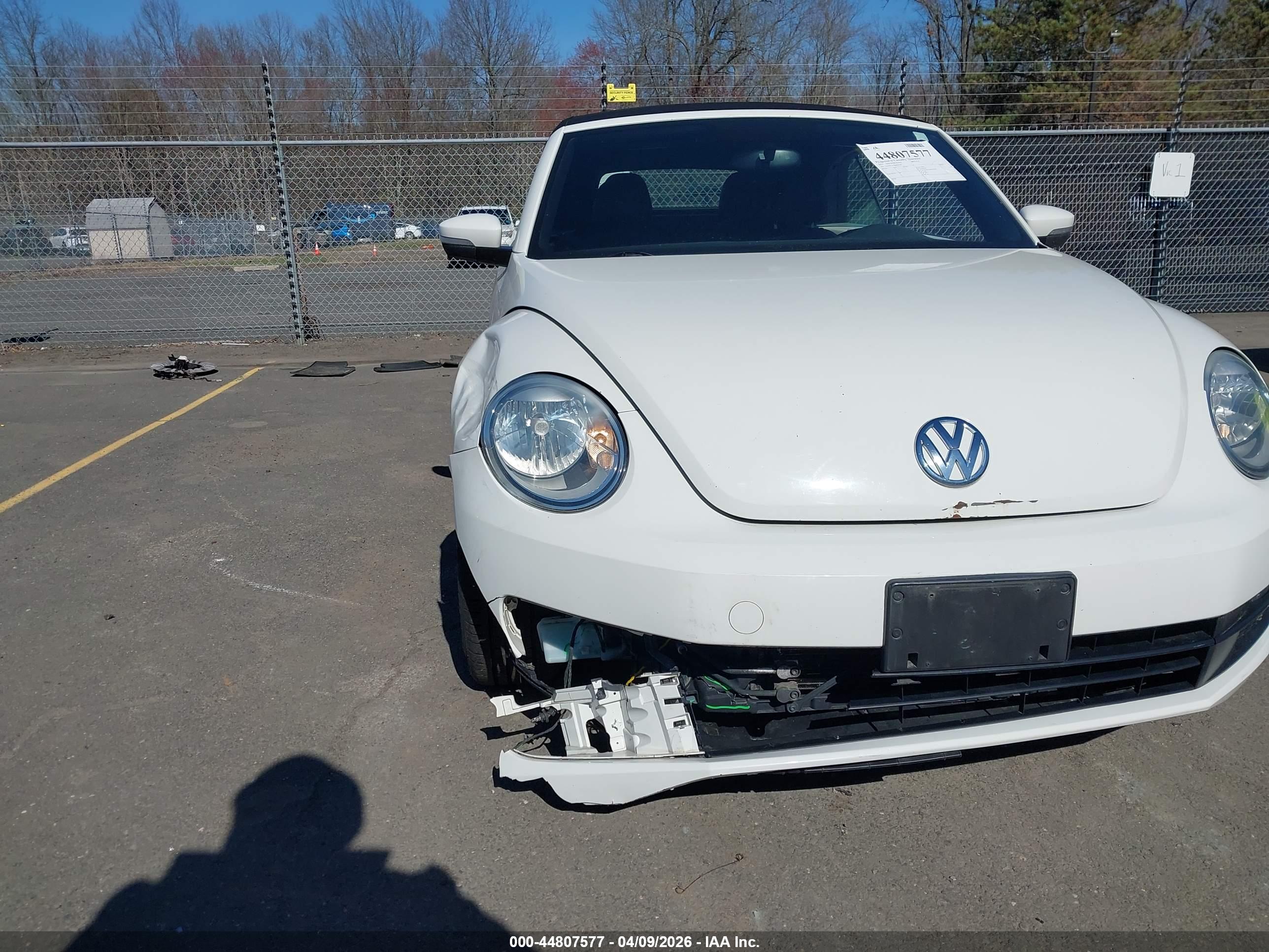 VOLKSWAGEN BEETLE image 6