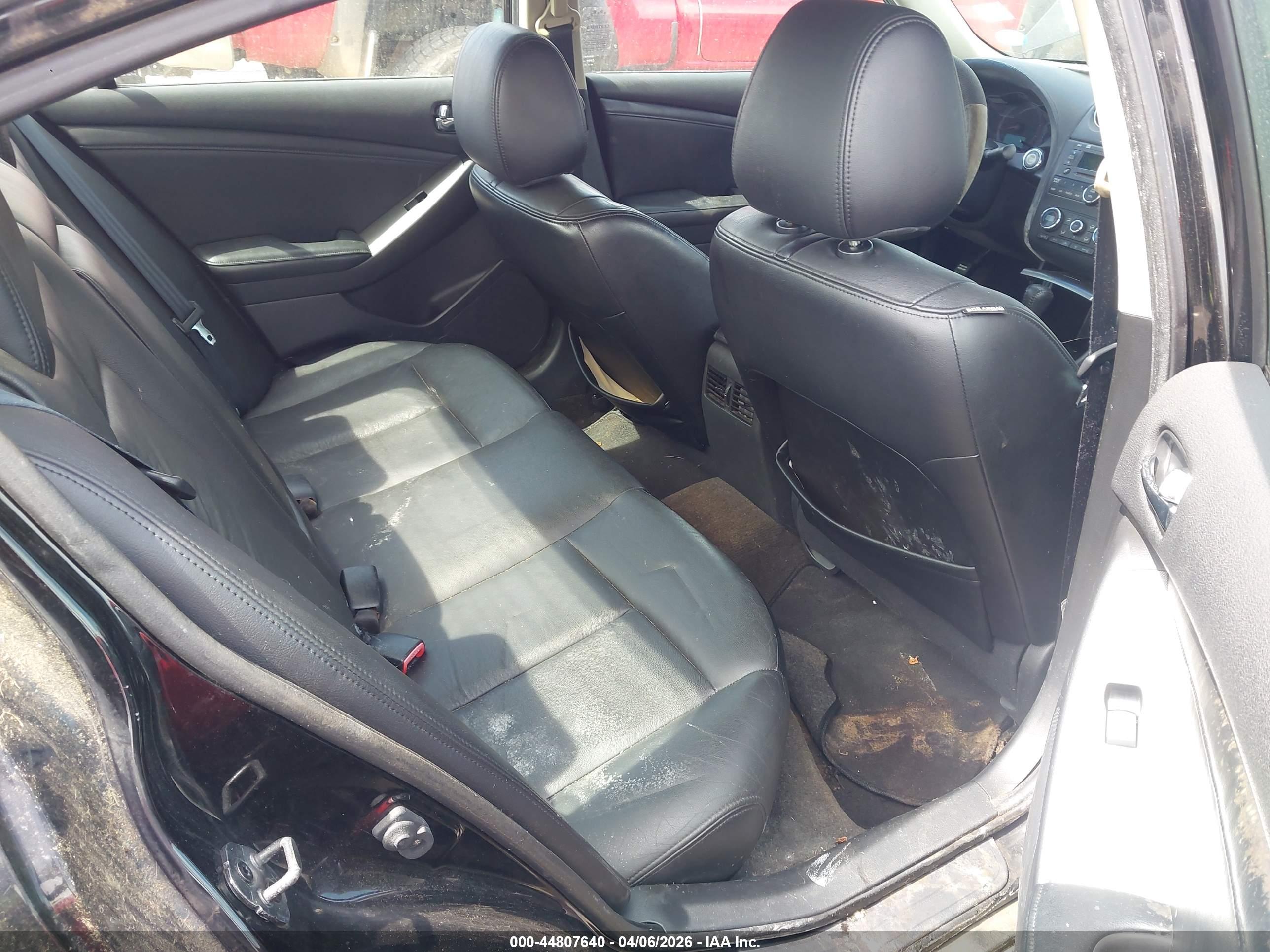 NISSAN ALTIMA image 8