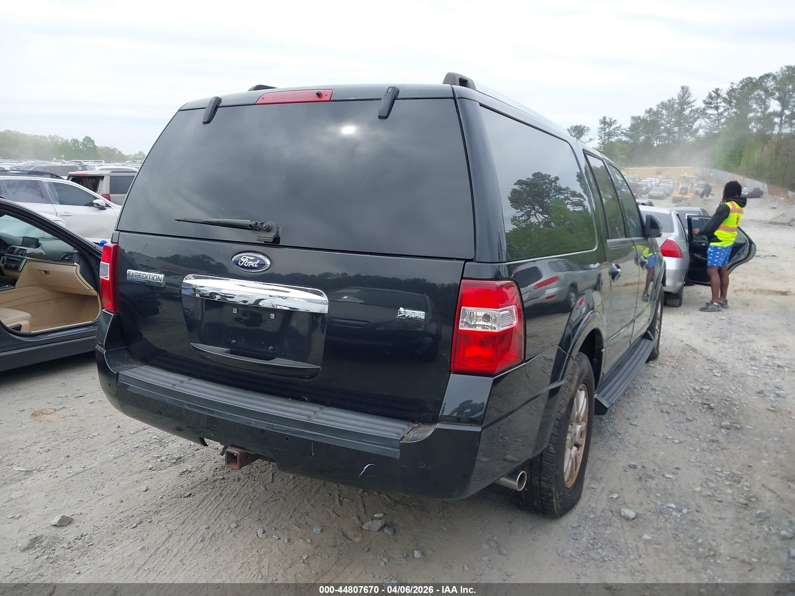 FORD EXPEDITION image 4
