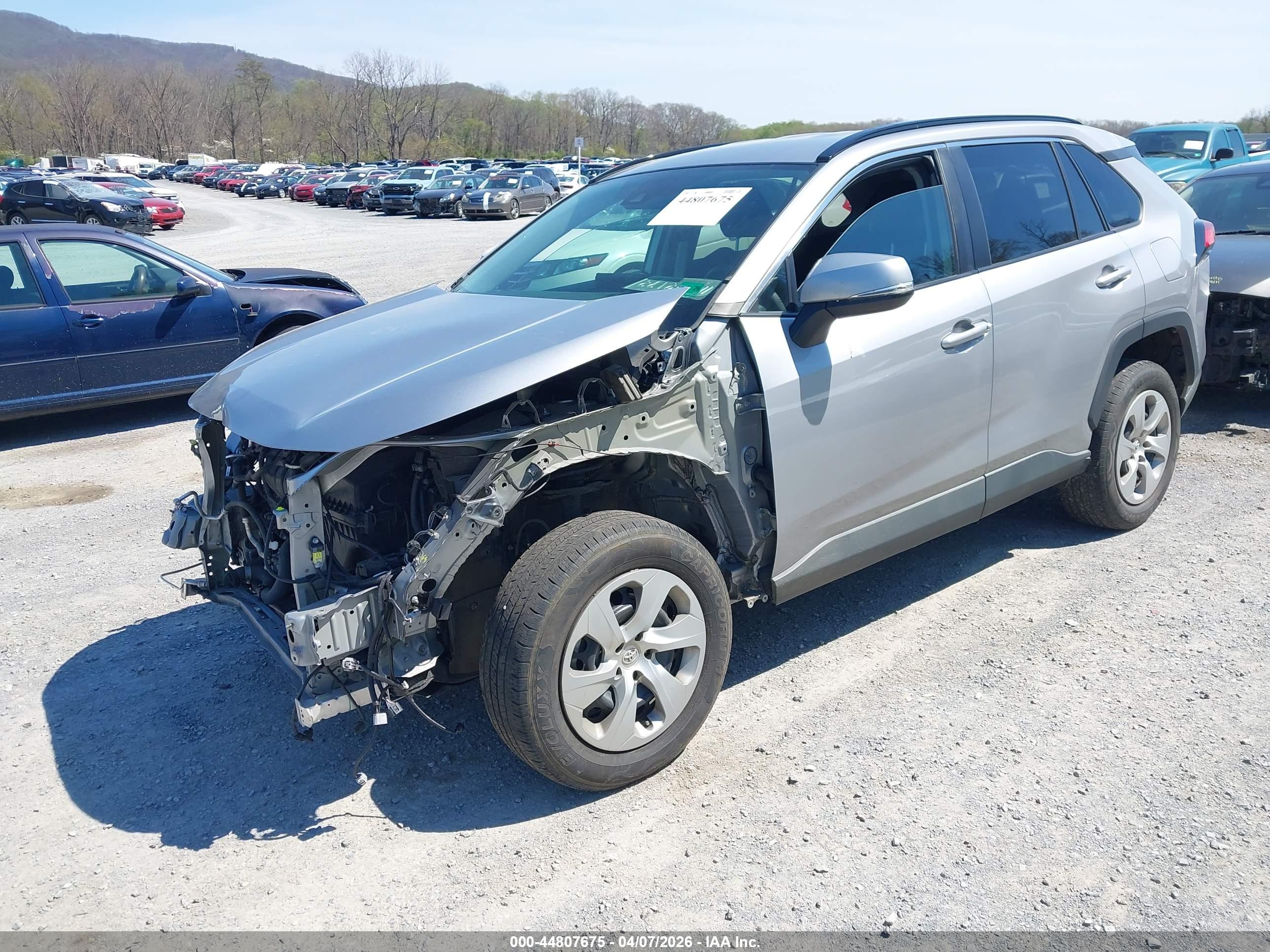 TOYOTA RAV4 image 2