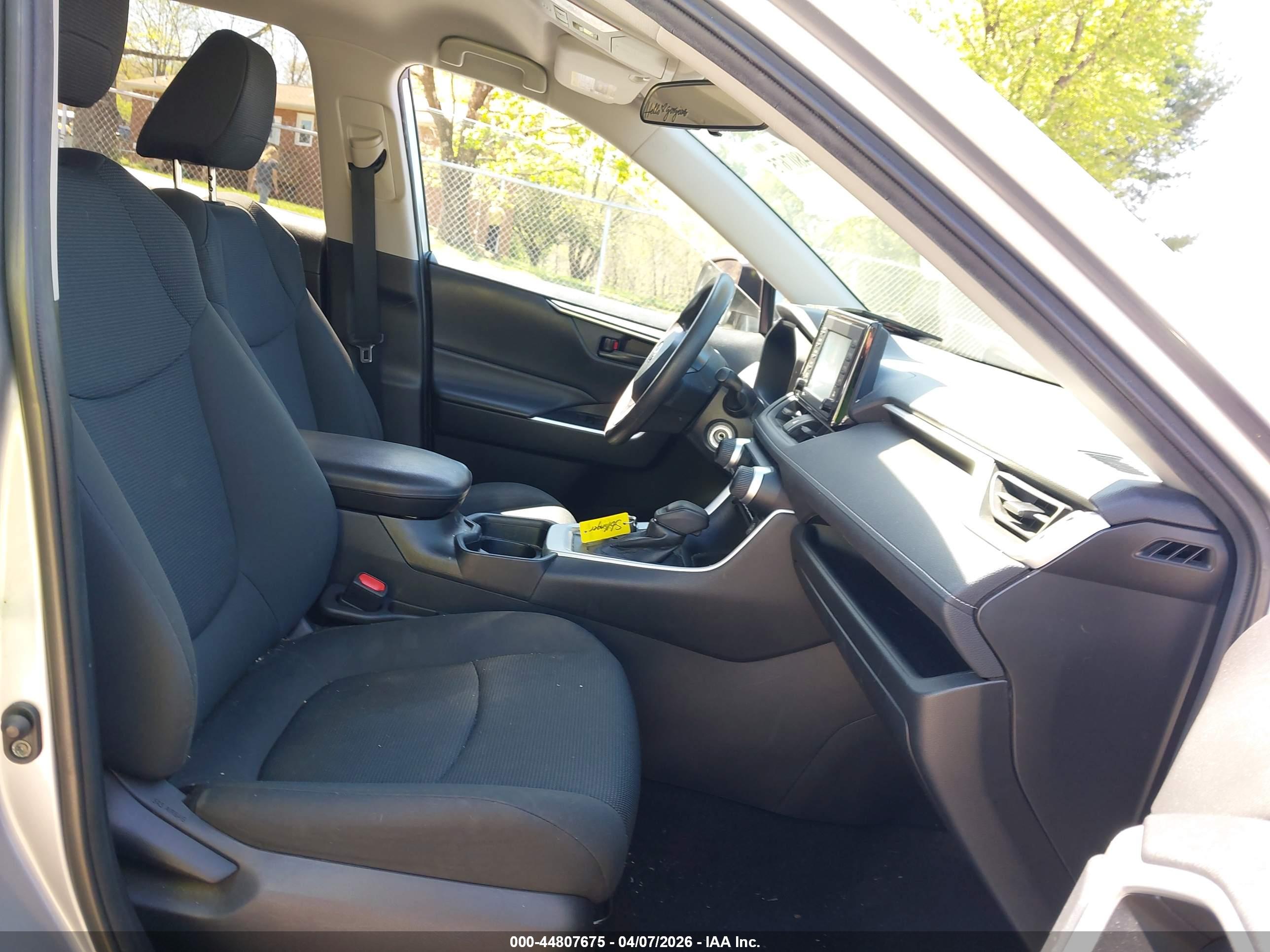 TOYOTA RAV4 image 5