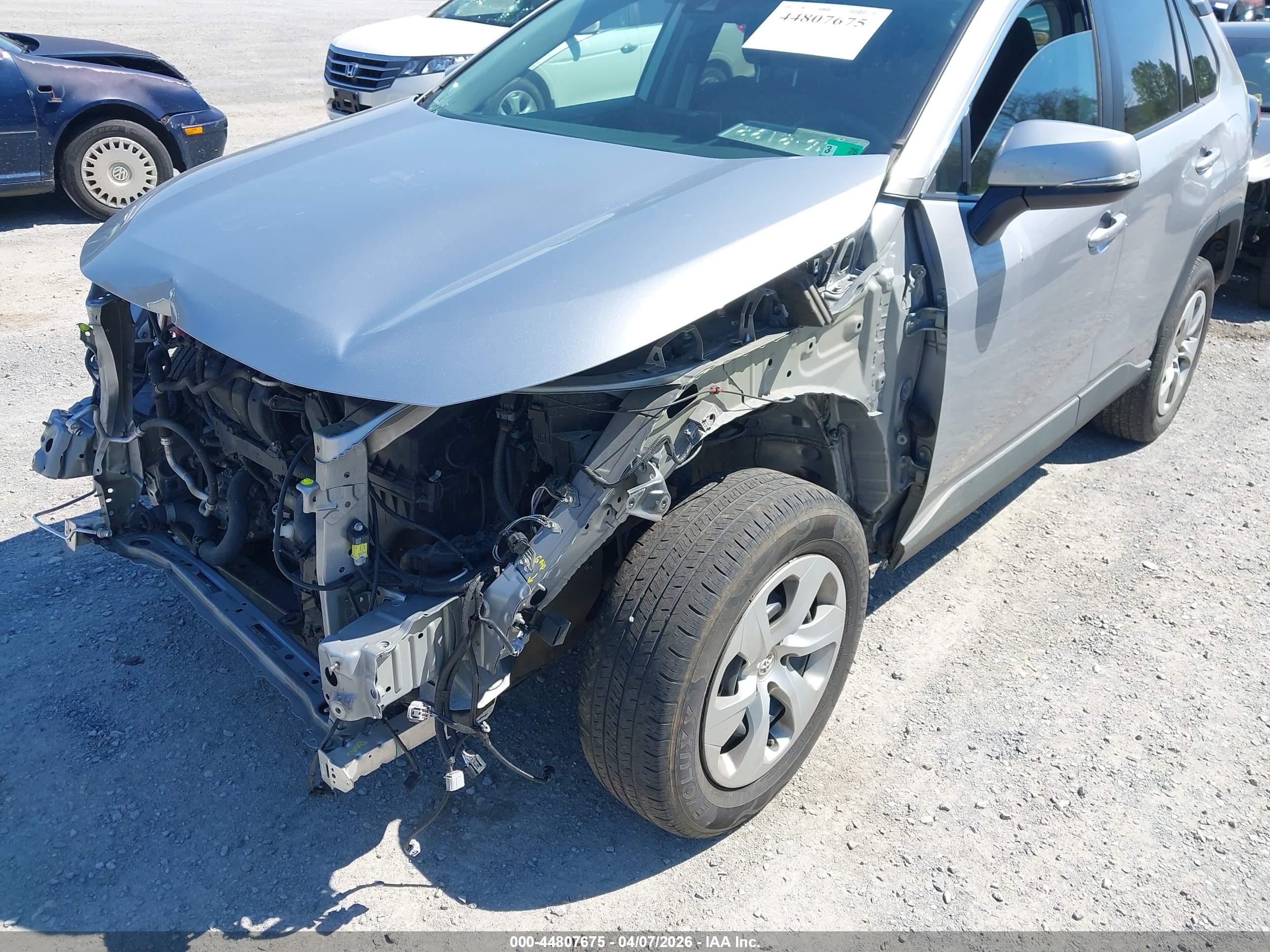 TOYOTA RAV4 image 6