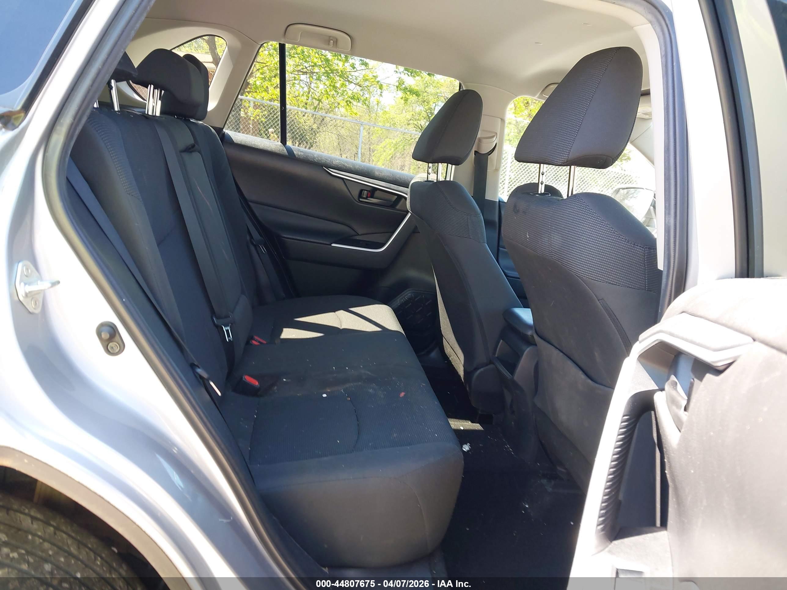 TOYOTA RAV4 image 8
