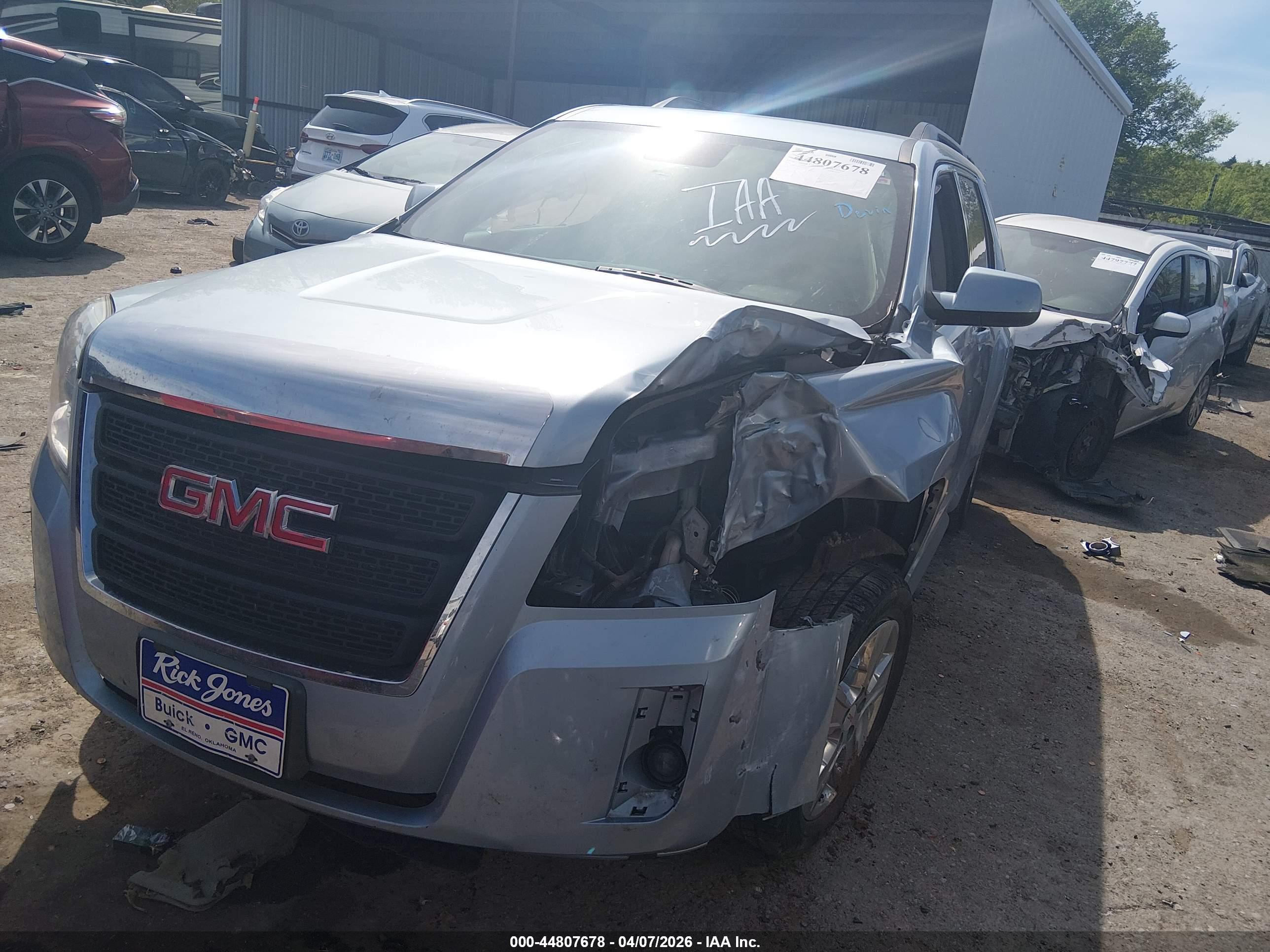 GMC TERRAIN image 2