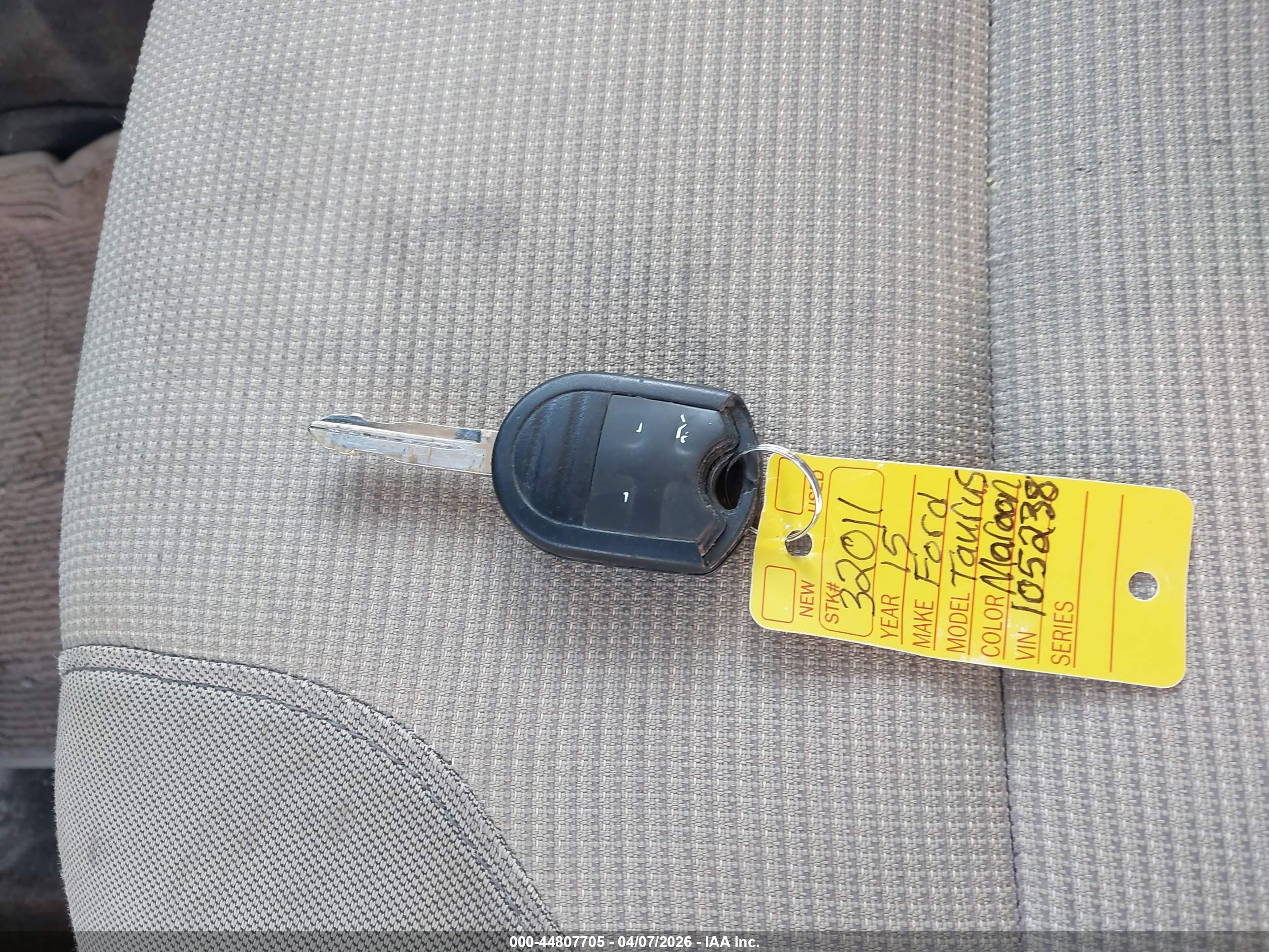 FORD TAURUS image 11
