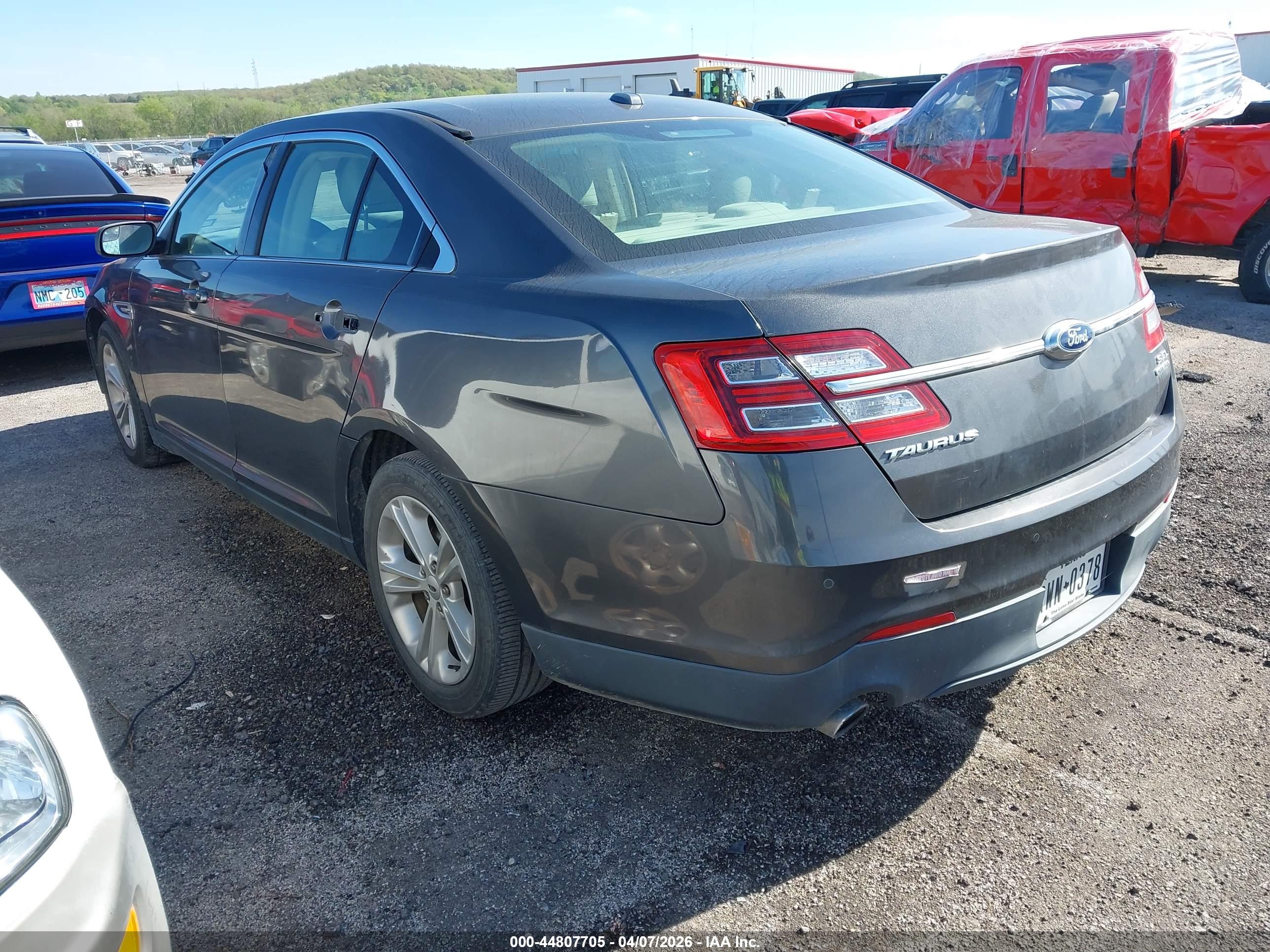 FORD TAURUS image 3