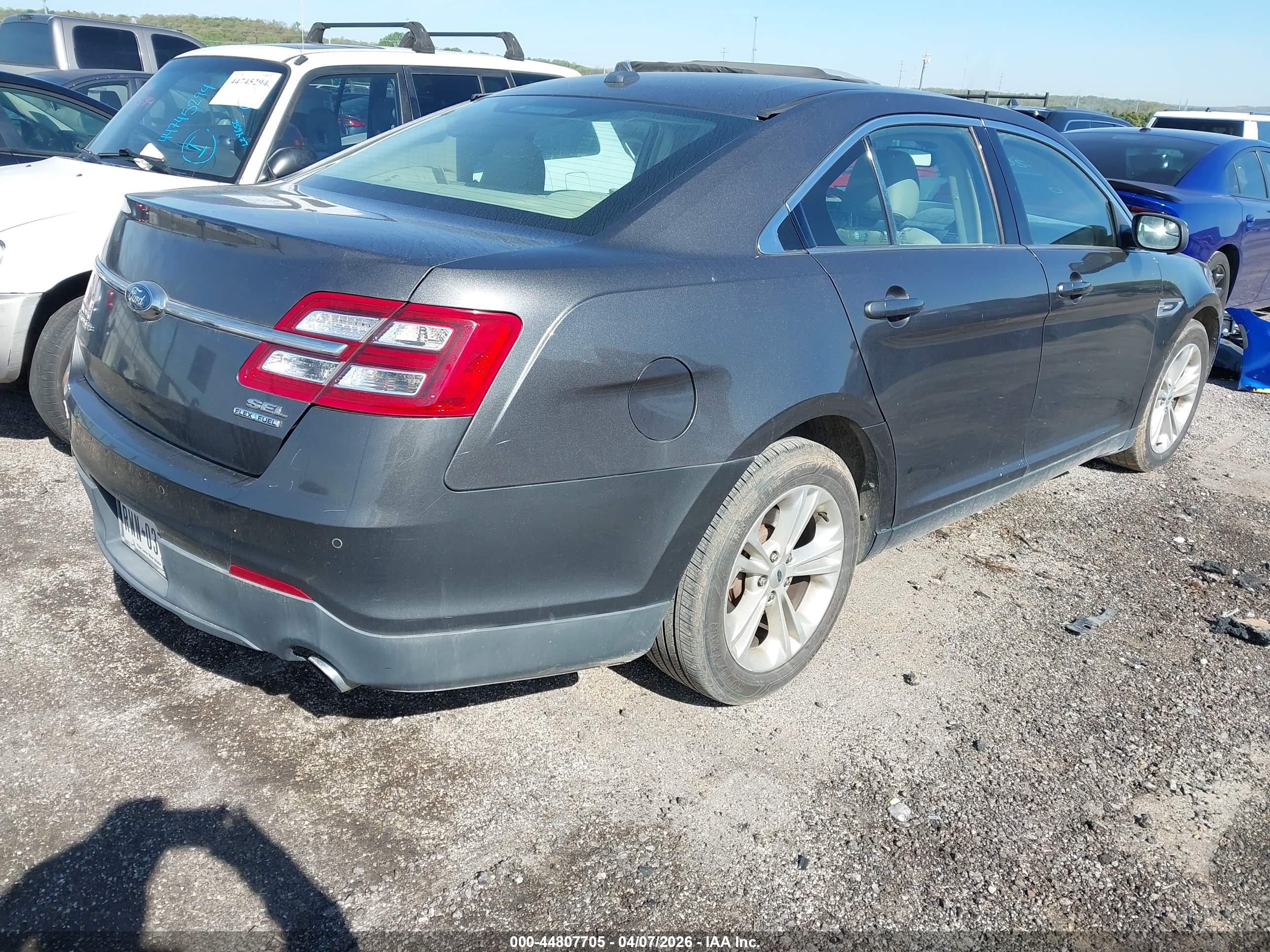 FORD TAURUS image 4
