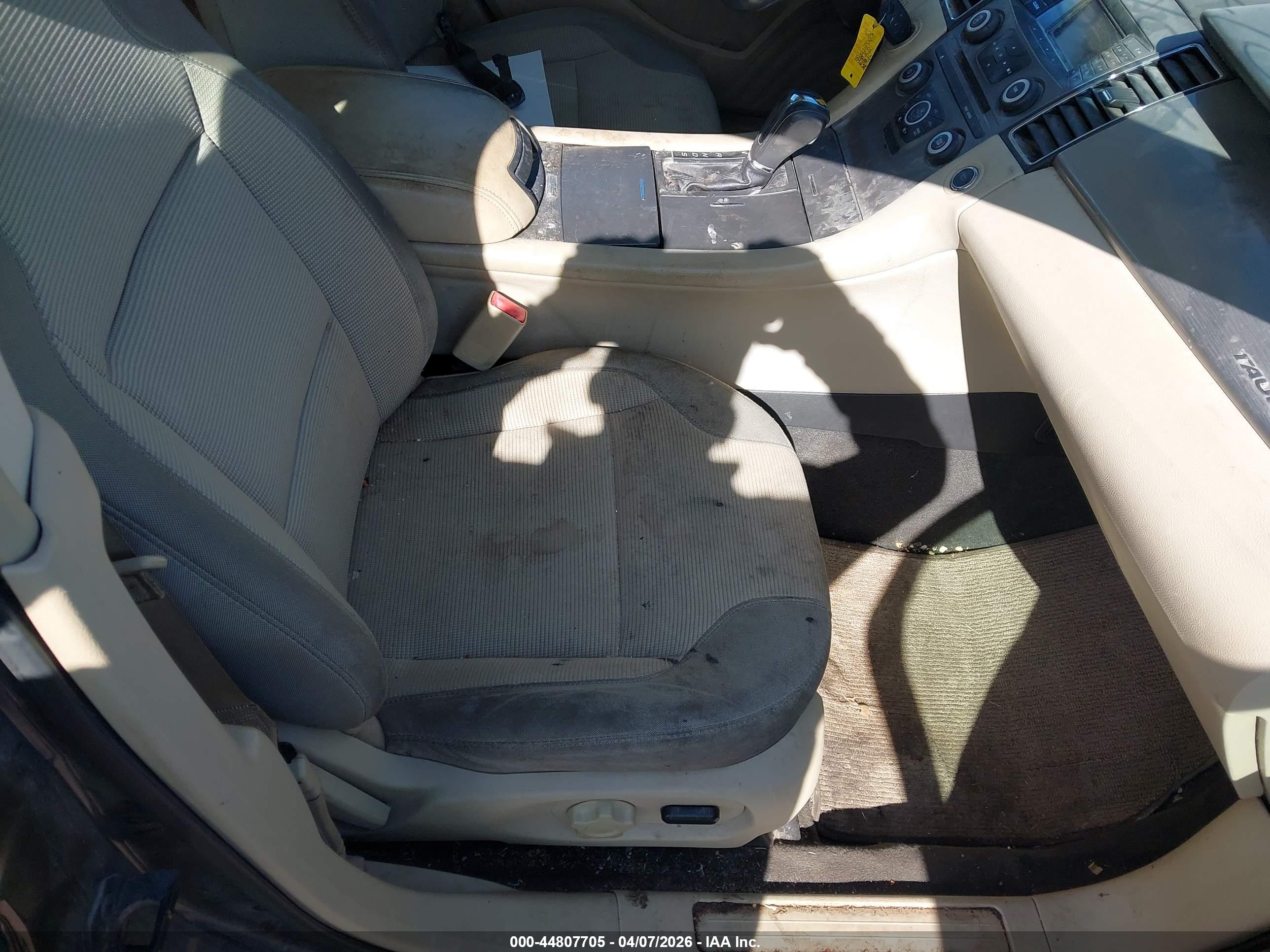 FORD TAURUS image 5