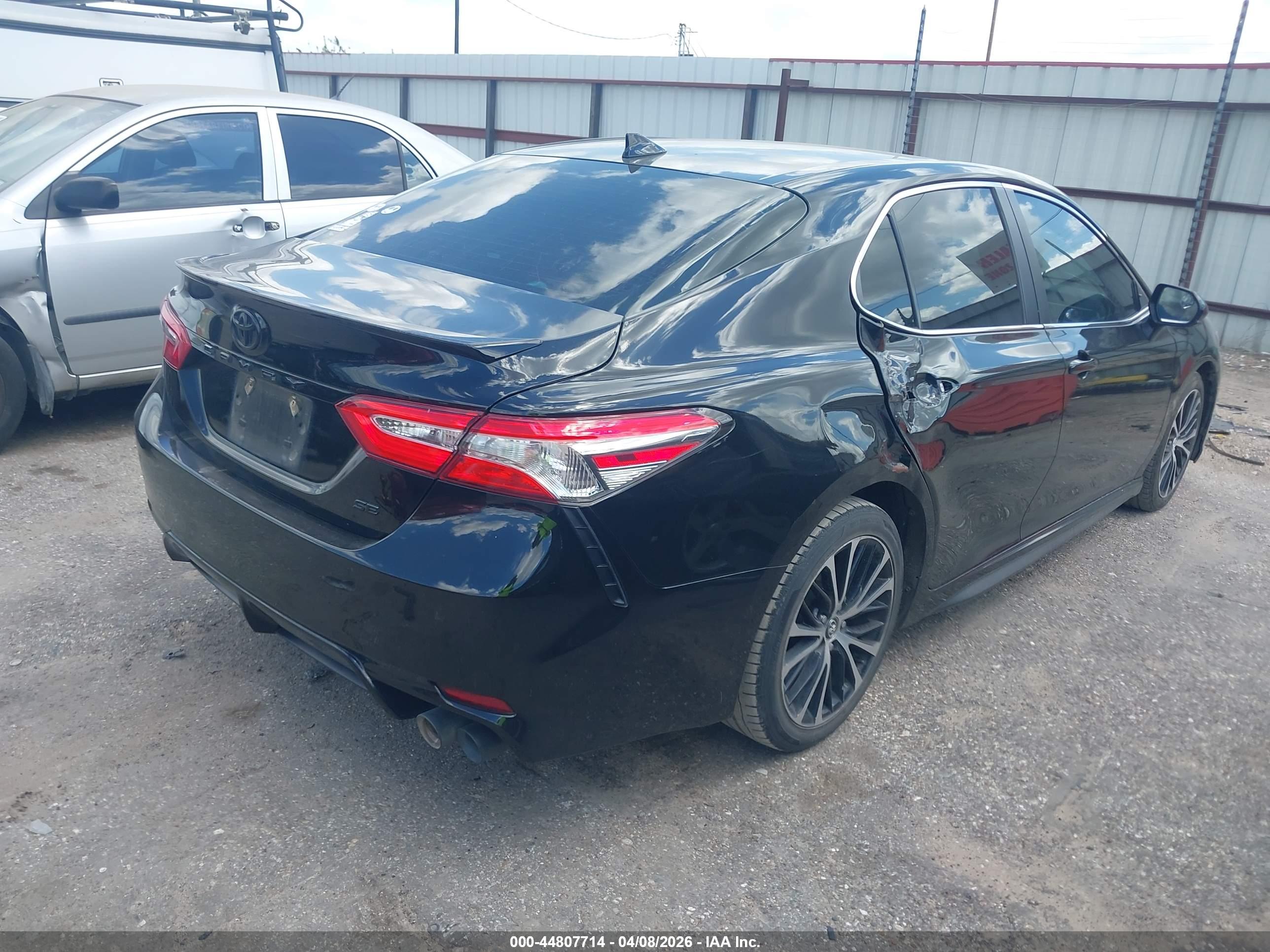 TOYOTA CAMRY image 4