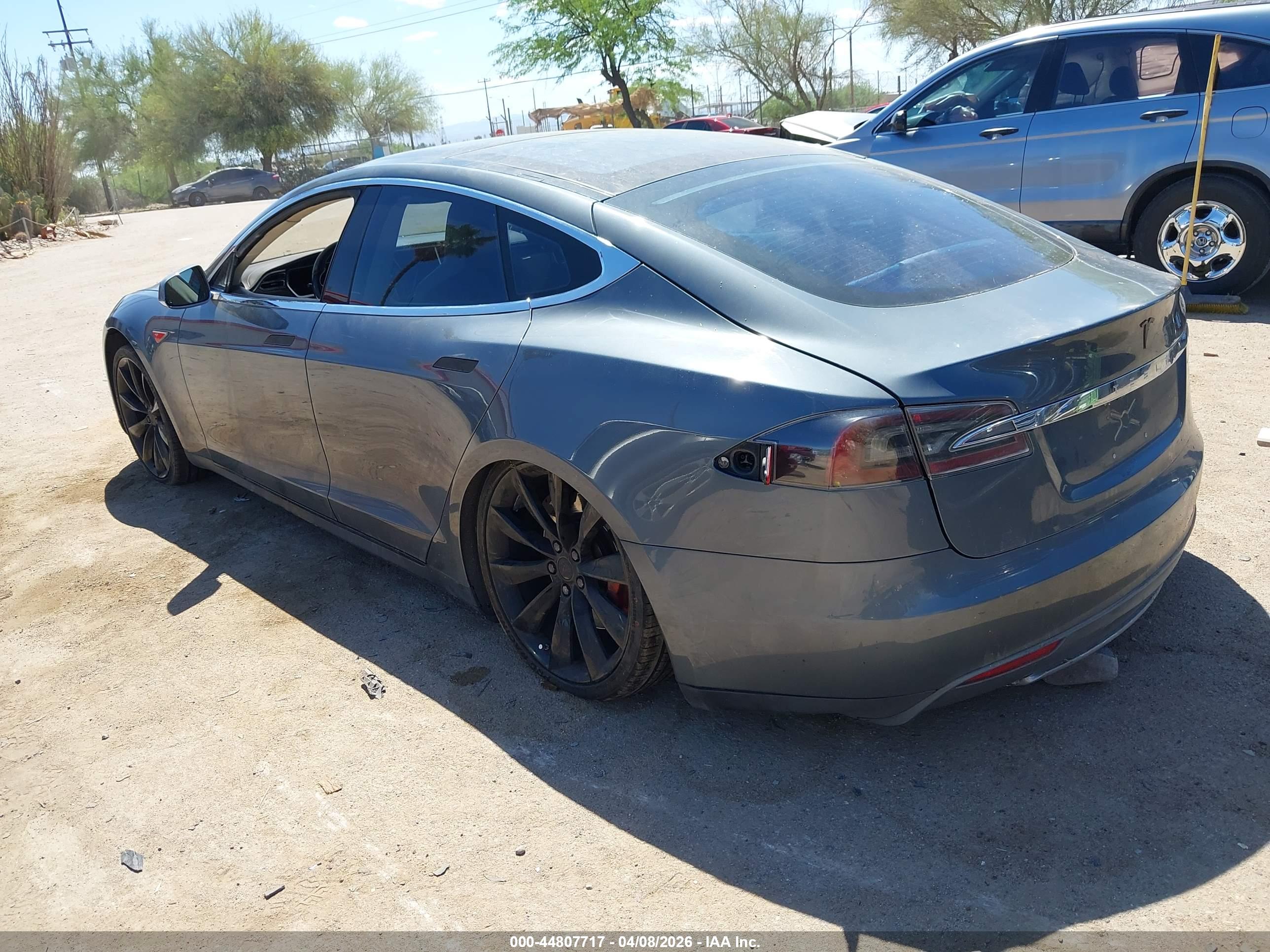 TESLA MODEL image 3