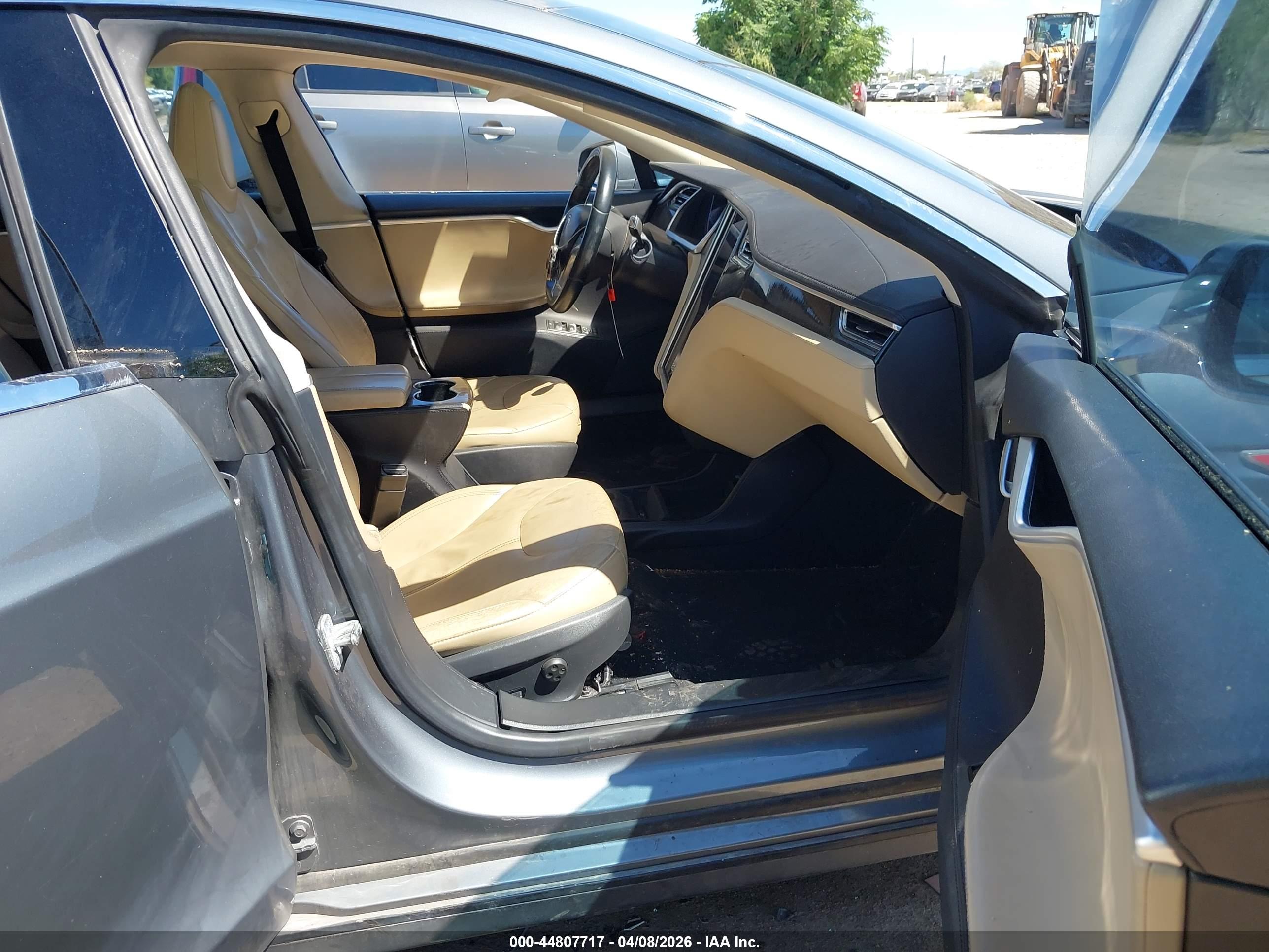 TESLA MODEL image 5
