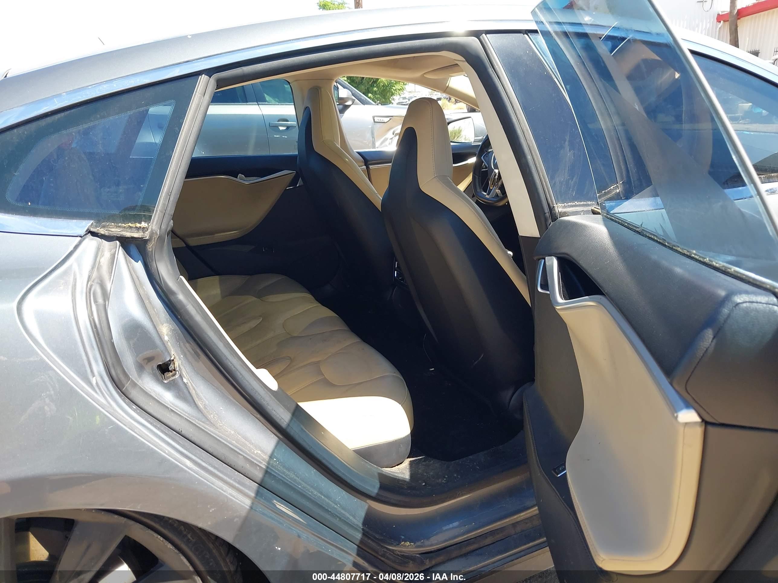 TESLA MODEL image 8
