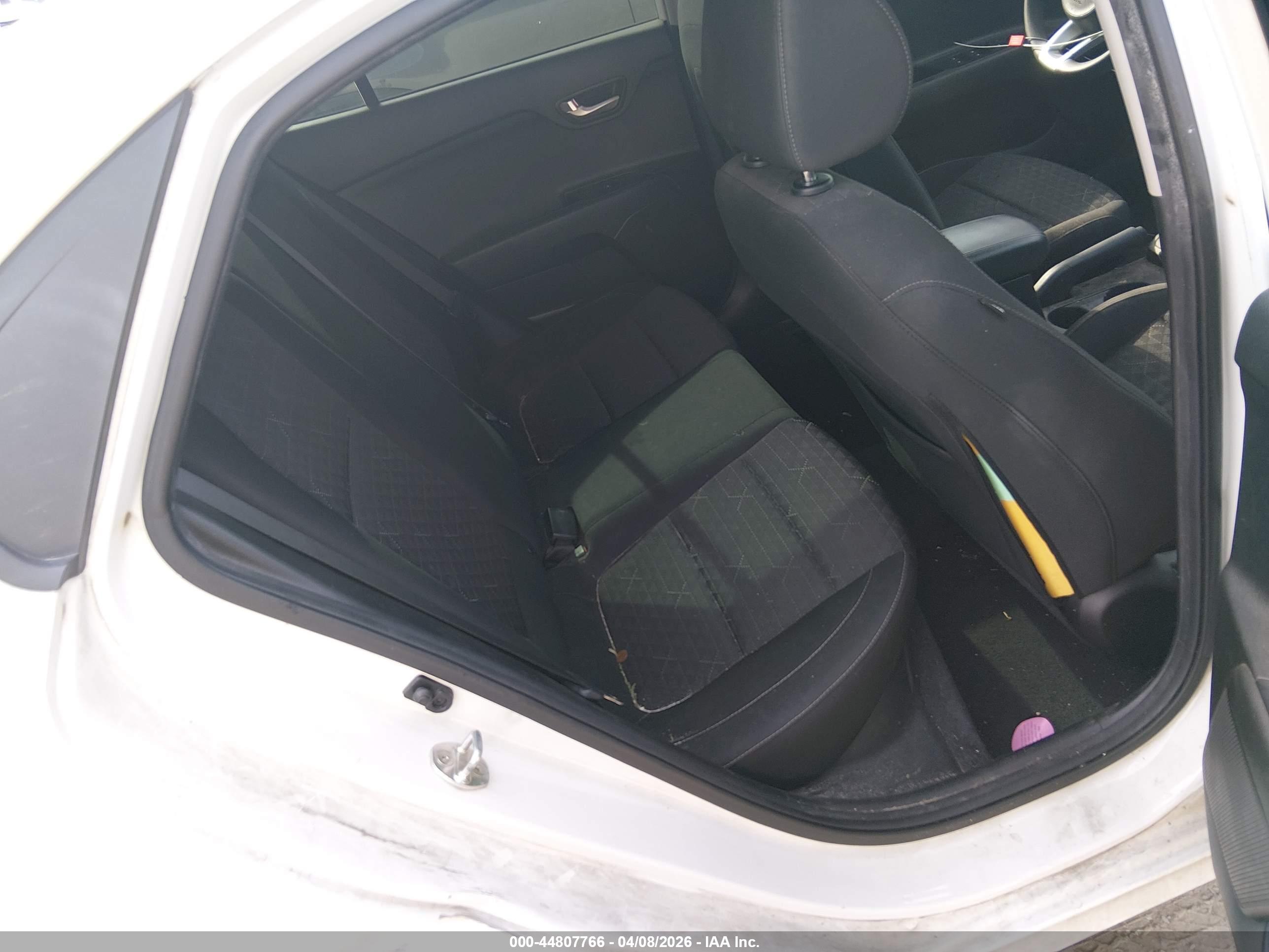 KIA RIO image 8