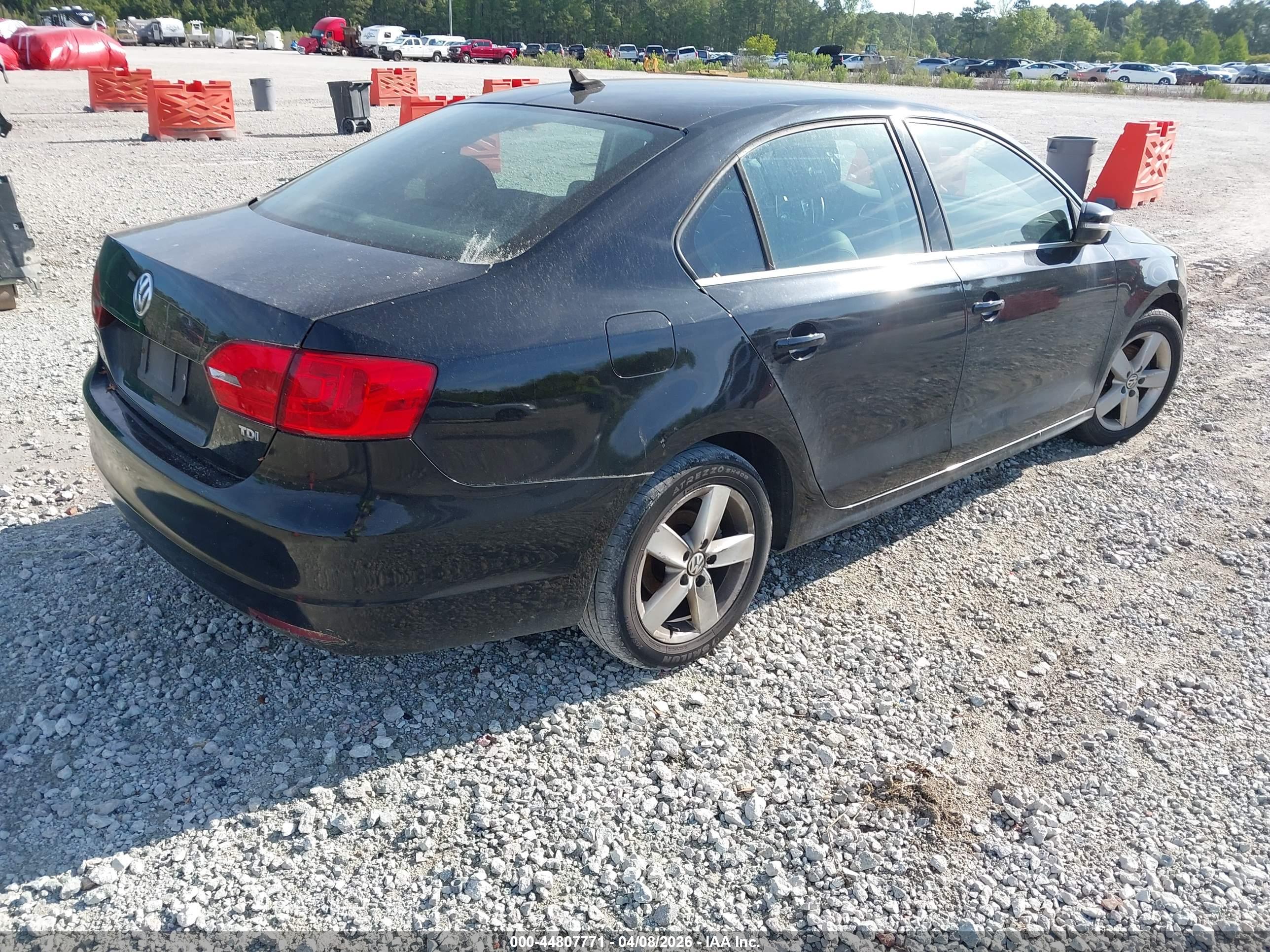 VOLKSWAGEN JETTA image 4